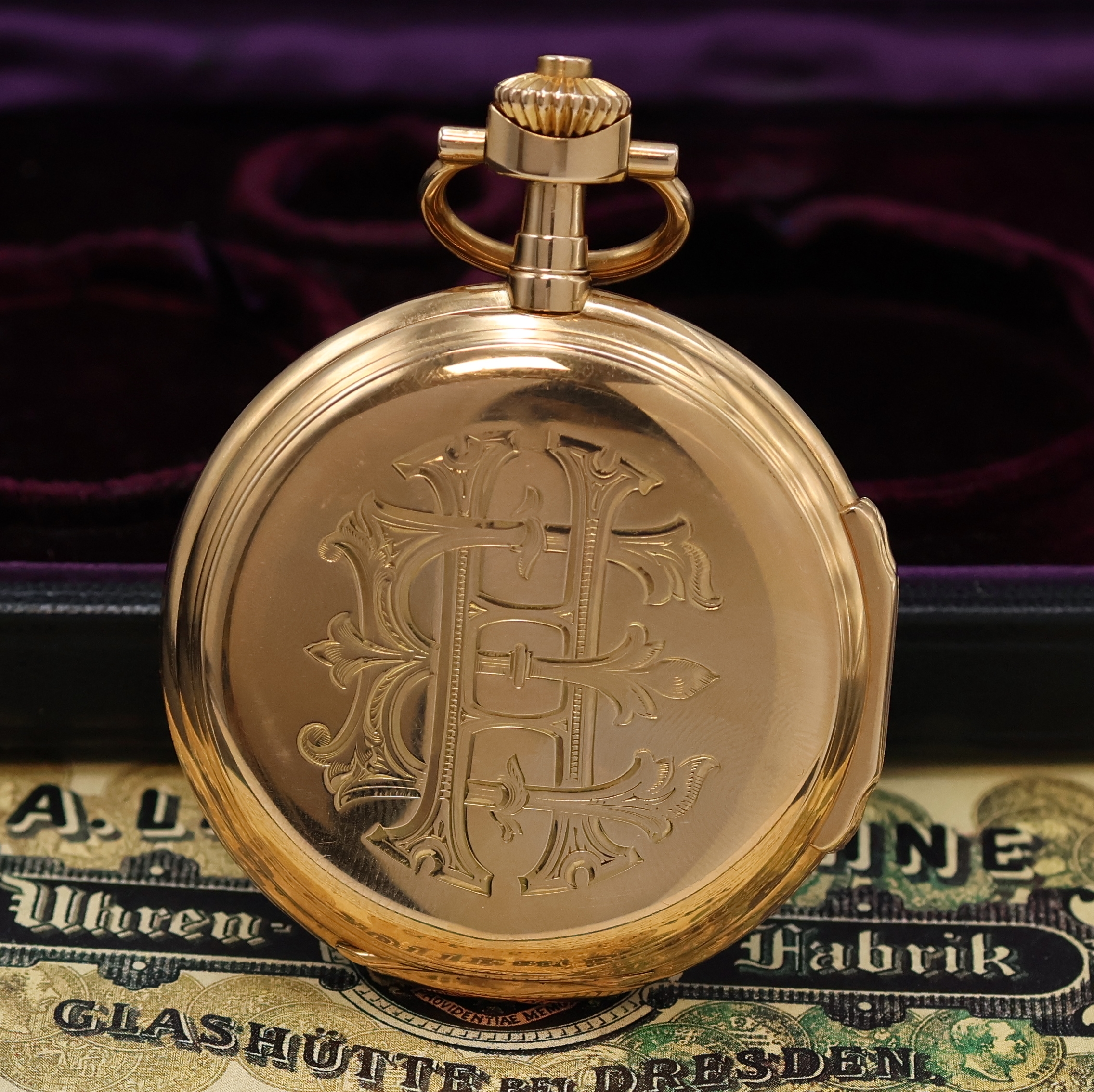 Detail a: A. LANGE & SÖHNE 1A Louis-XV Herrensavonette in RG 750/000, Deutschland um 1900, glattes 3-Deckel Goldgeh. m. großem Aussenscharnier dell., grav. ...
