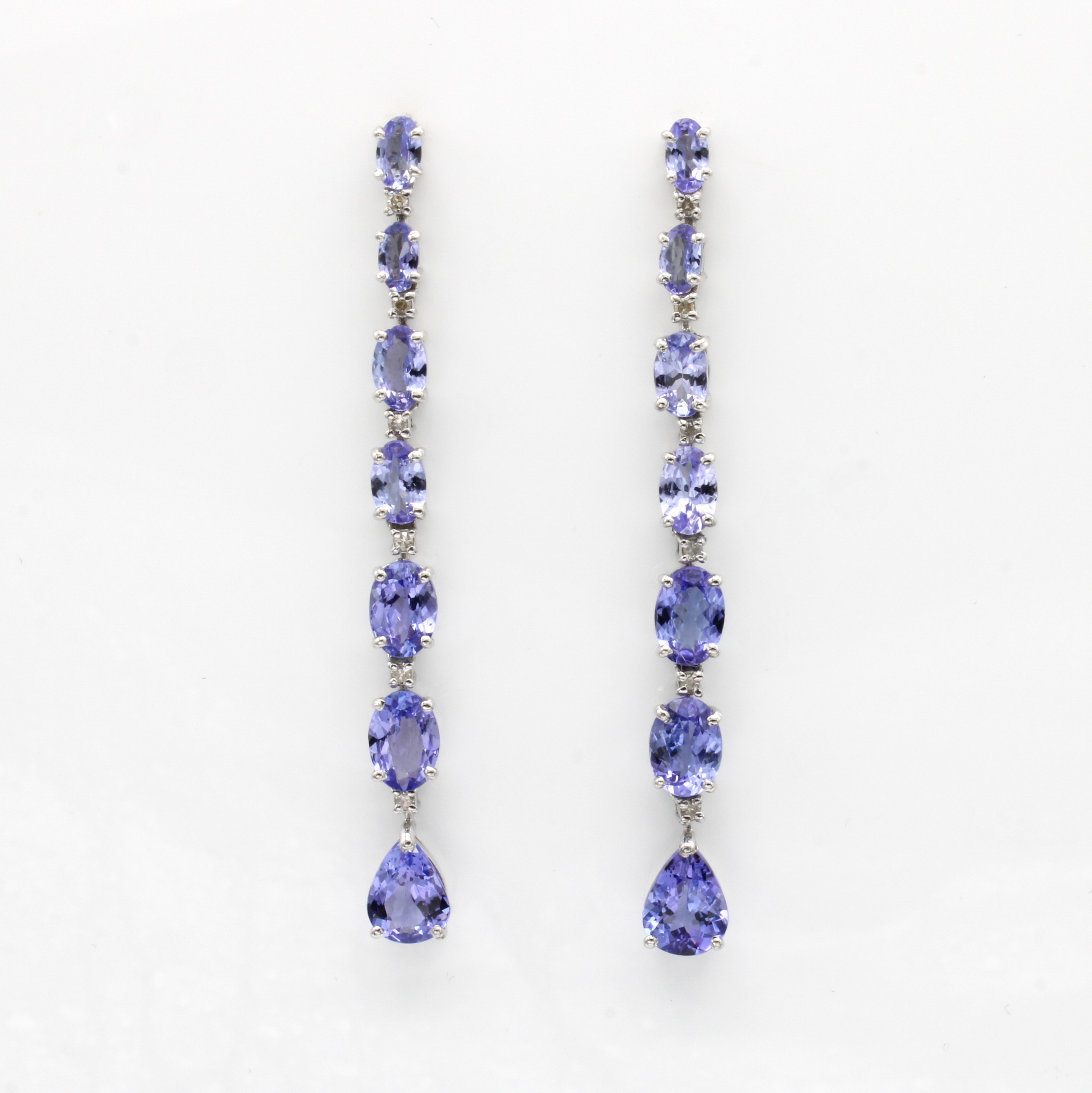 Image 27005358 - Paar Ohrstecker mit Tansaniten und Diamanten, 925er Silber, ovale u. tropfenförm. ...