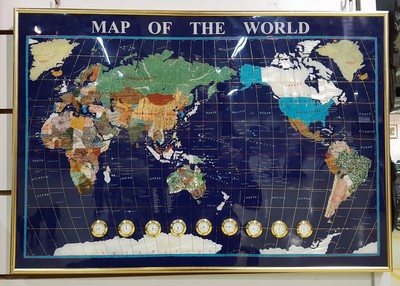 27005329a - Weltzeituhr aus Halbedelsteinen, Weltkarte aus blauem Lack mit eingelegten ...