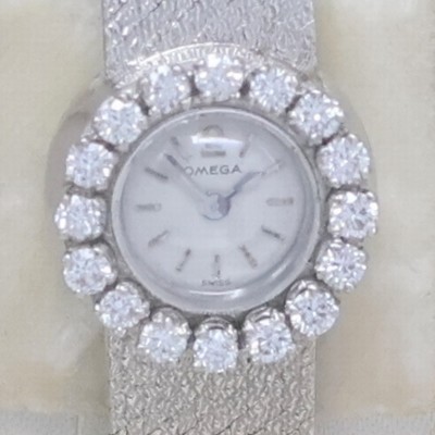 27005346a - OMEGA seltene diamantbes. Backwinder-Damenuhr in WG 750/000 mit original Box und Papier, ...