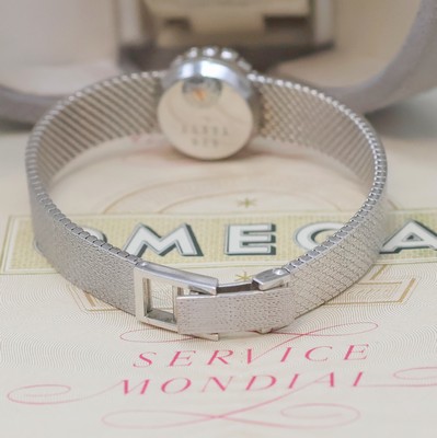 27005346c - OMEGA seltene diamantbes. Backwinder-Damenuhr in WG 750/000 mit original Box und Papier, ...