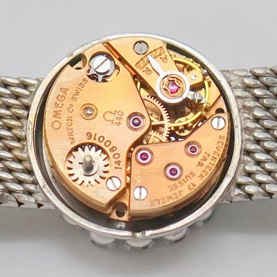 27005346e - OMEGA seltene diamantbes. Backwinder-Damenuhr in WG 750/000 mit original Box und Papier, ...