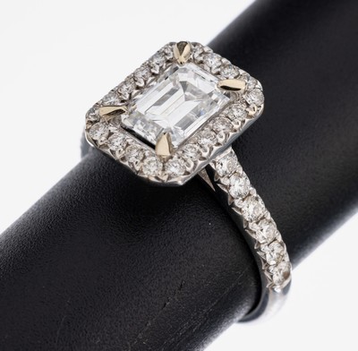 Image 18 kt gold diamond-ring , WG 750/000, centered diamond in emerald cut 2.23 ct River ...