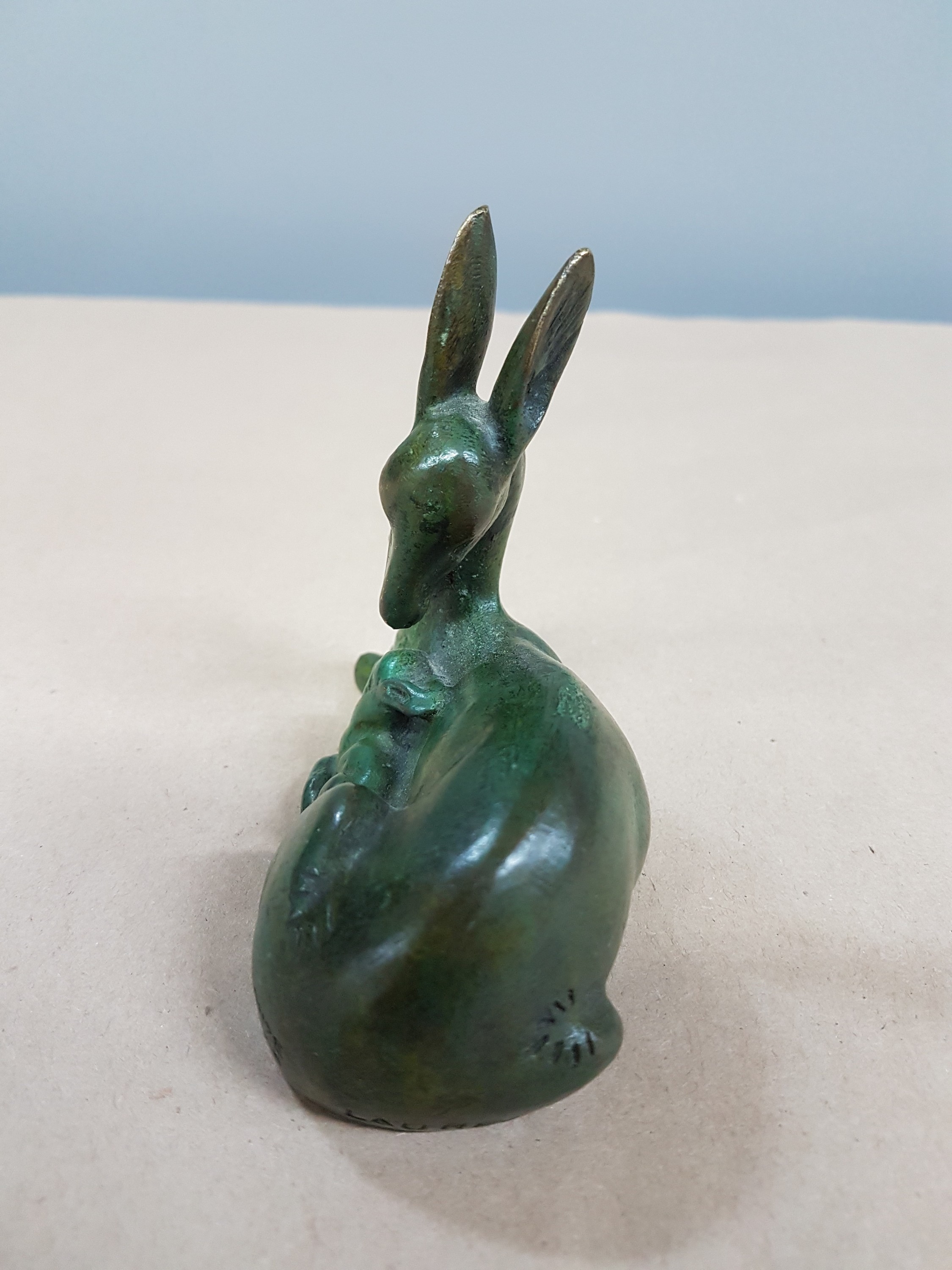 Detail d: Georges H. Laurent, Reh mit Kitz, Bronzeskulptur, signiert, ca. 9.5cm, L. ca. 10cm