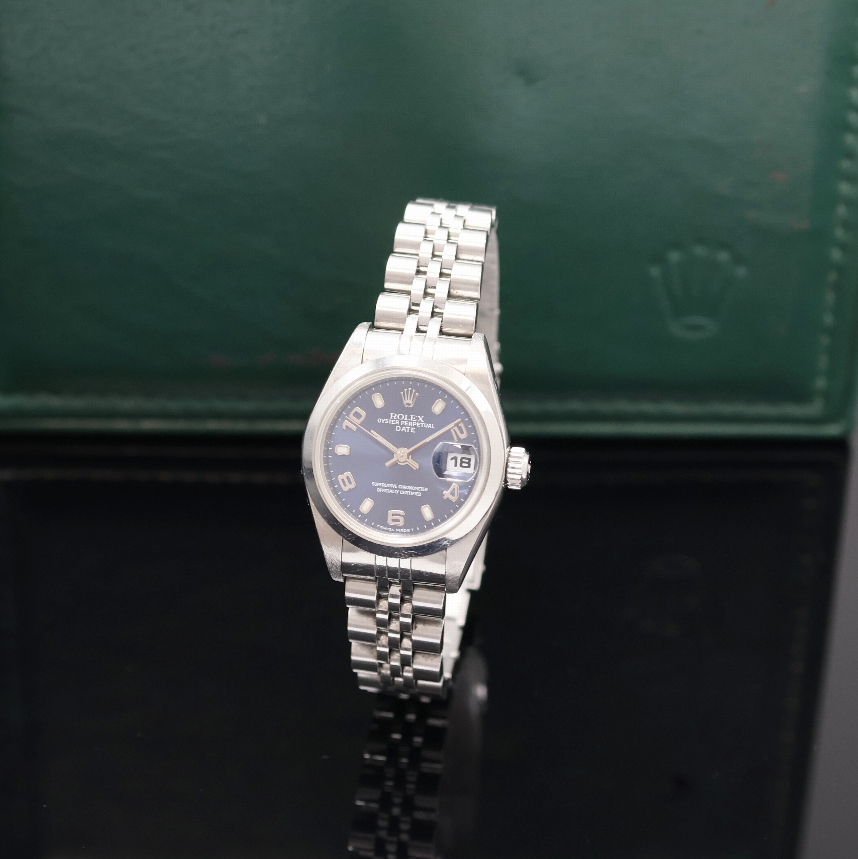 Image 27005693 - ROLEX Damenarmbanduhr Oyster Perpetual Date Referenz 69160, Schweiz um 2000, Chronometer ...