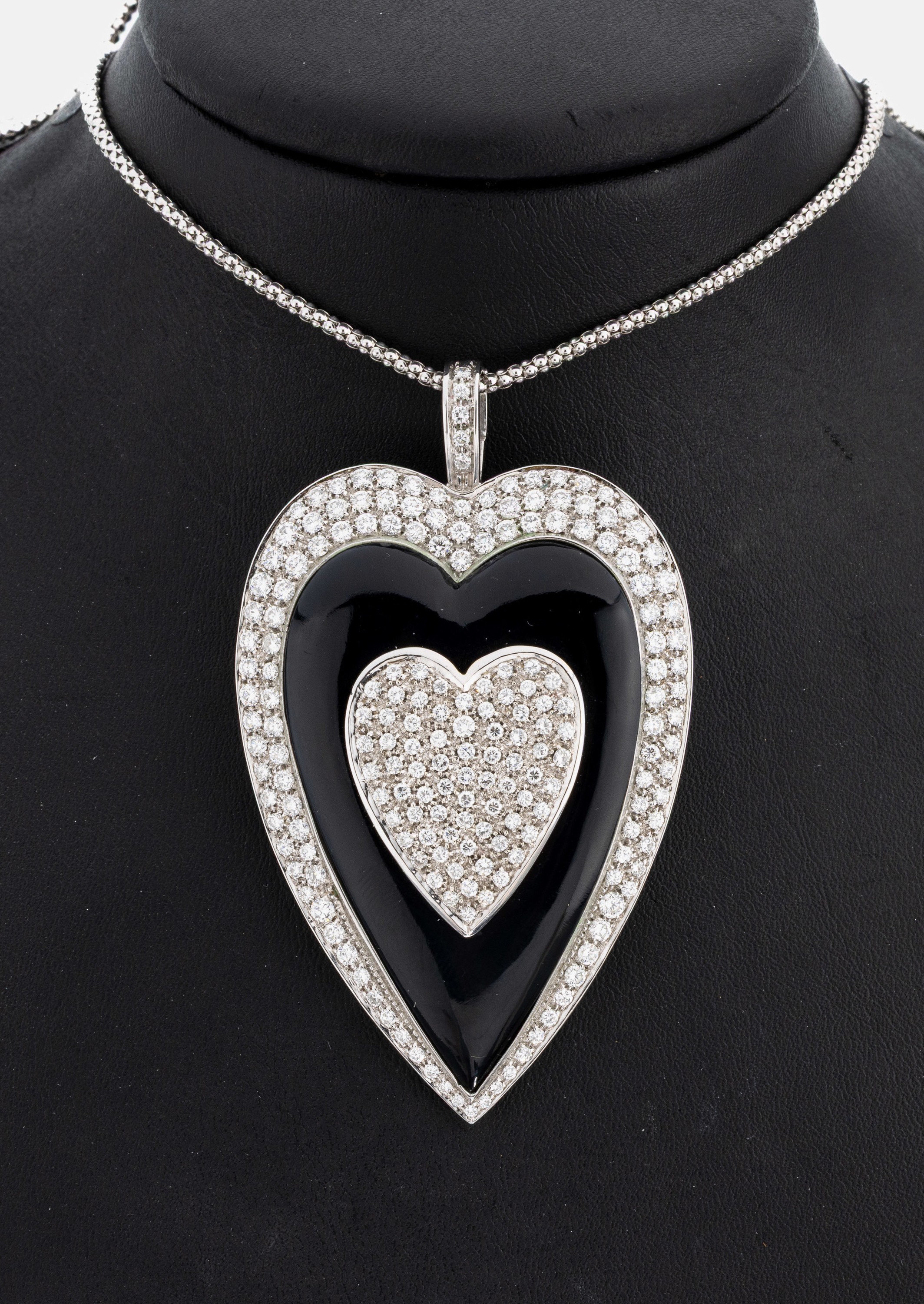 Image 27005697 - 18 kt Gold Brillant-Onyx-Anhänger, WG 750/000, gr. prunkvolles Herz, ca. 180 ...