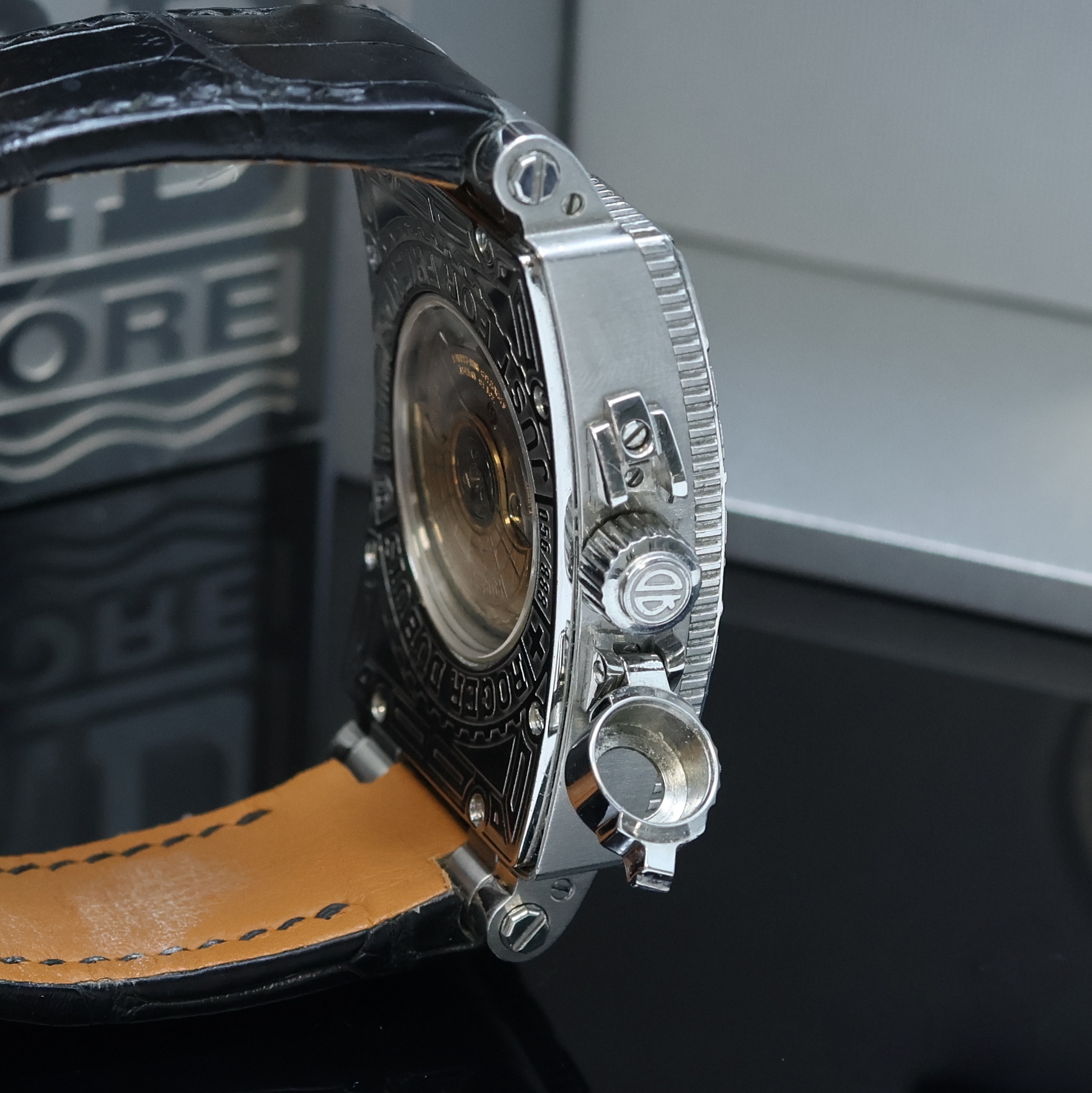 Detail e: ROGER DUBUIS auf 888 Stück limitierte Herrenarmbanduhr SeaMore Referenz MS34.21.9.3.53, Automatik, Schweiz um 2005, Chronometer in Edelstahl inkl. ...