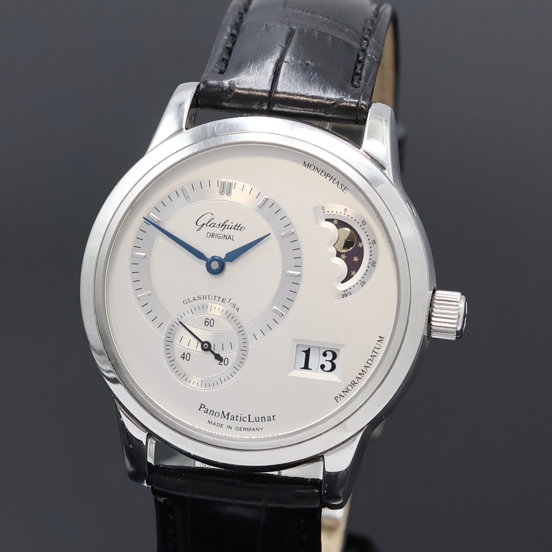 Detail a: GLASHÜTTE ORIGINAL Herrenarmbanduhr PanoMaticLunar, Deutschland um 2010, Automatik, beids. vergl. Edelstahlgeh. inkl. orig. Lederband m. orig. dopp. ...