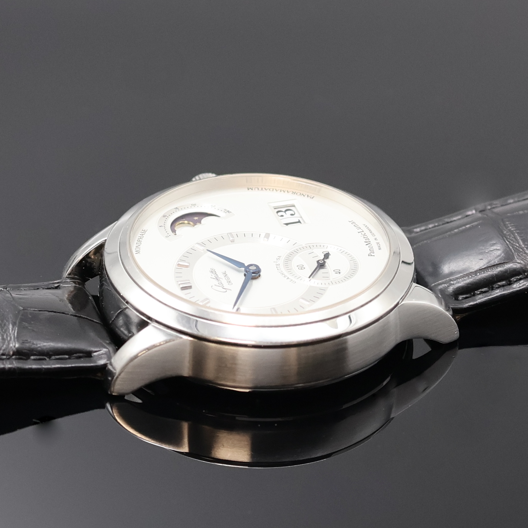Detail d: GLASHÜTTE ORIGINAL Herrenarmbanduhr PanoMaticLunar, Deutschland um 2010, Automatik, beids. vergl. Edelstahlgeh. inkl. orig. Lederband m. orig. dopp. ...