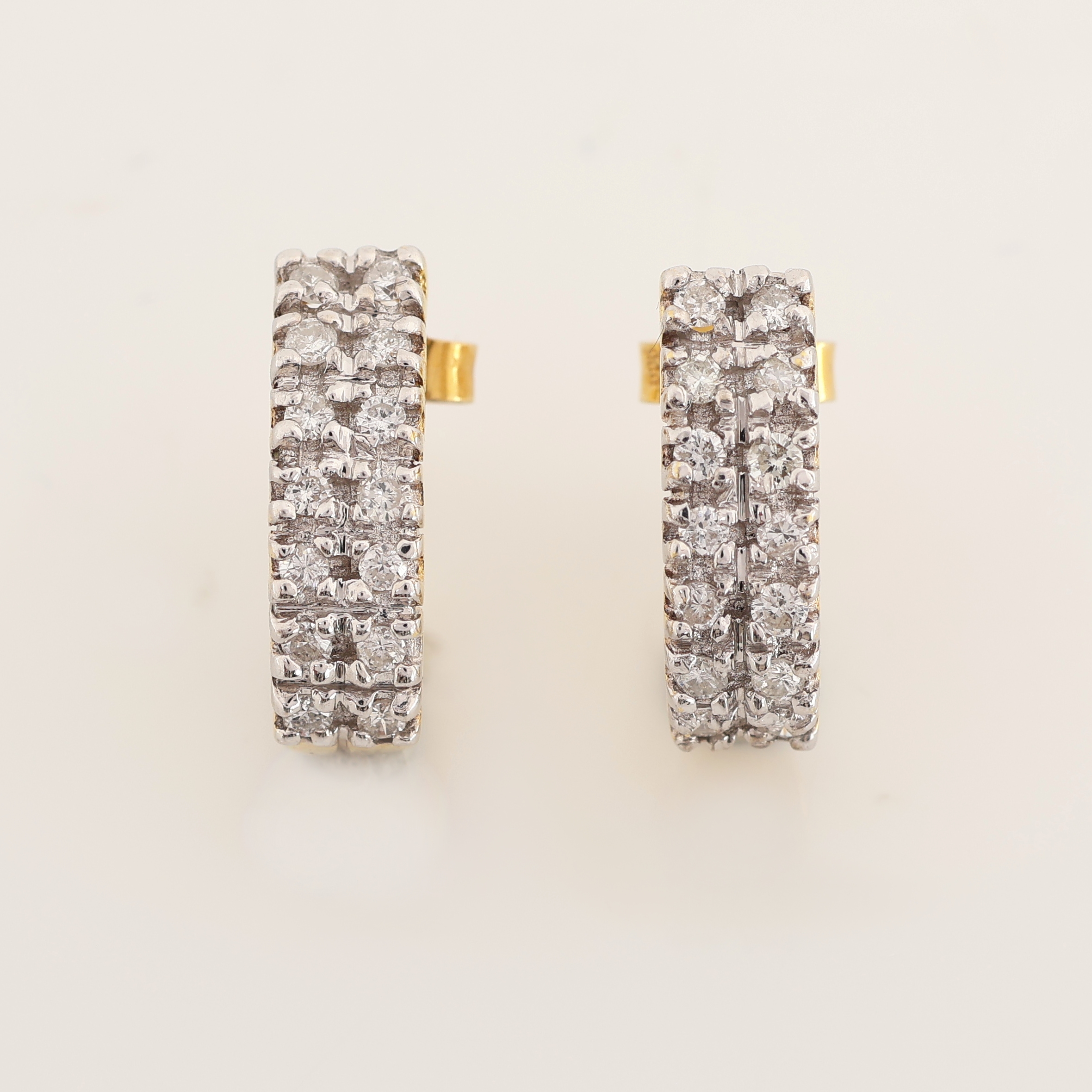 Detail a: Paar 14 kt Gold Brillant-Ohrstecker, GG 585/000, schauseitig rhod., 28 Brillanten zus.ca. 0.40 ct Weiß/si-p, ca. 3.5 g