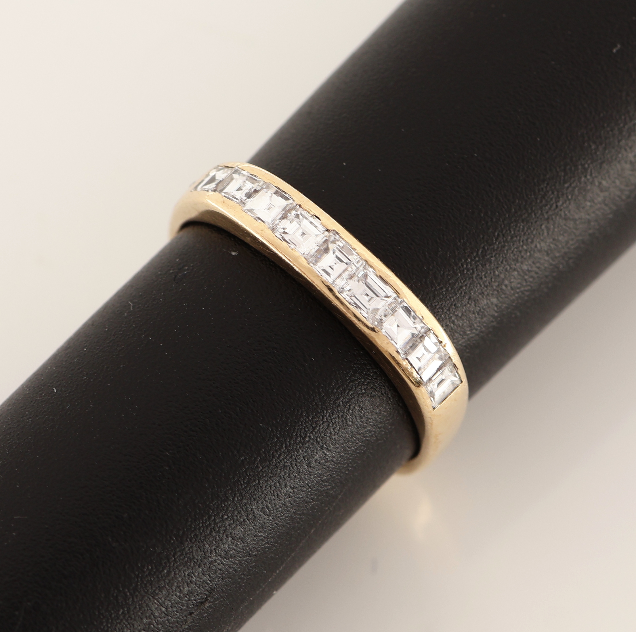 Detail a: 14 kt Gold Diamant-Ring, GG 585/000, 9 Diamant-Carrees zus. ca. 0.60 ct feines Weiß- Weiß/vs-si, 2 Steine besch., RW 56, ca. 3.0 g