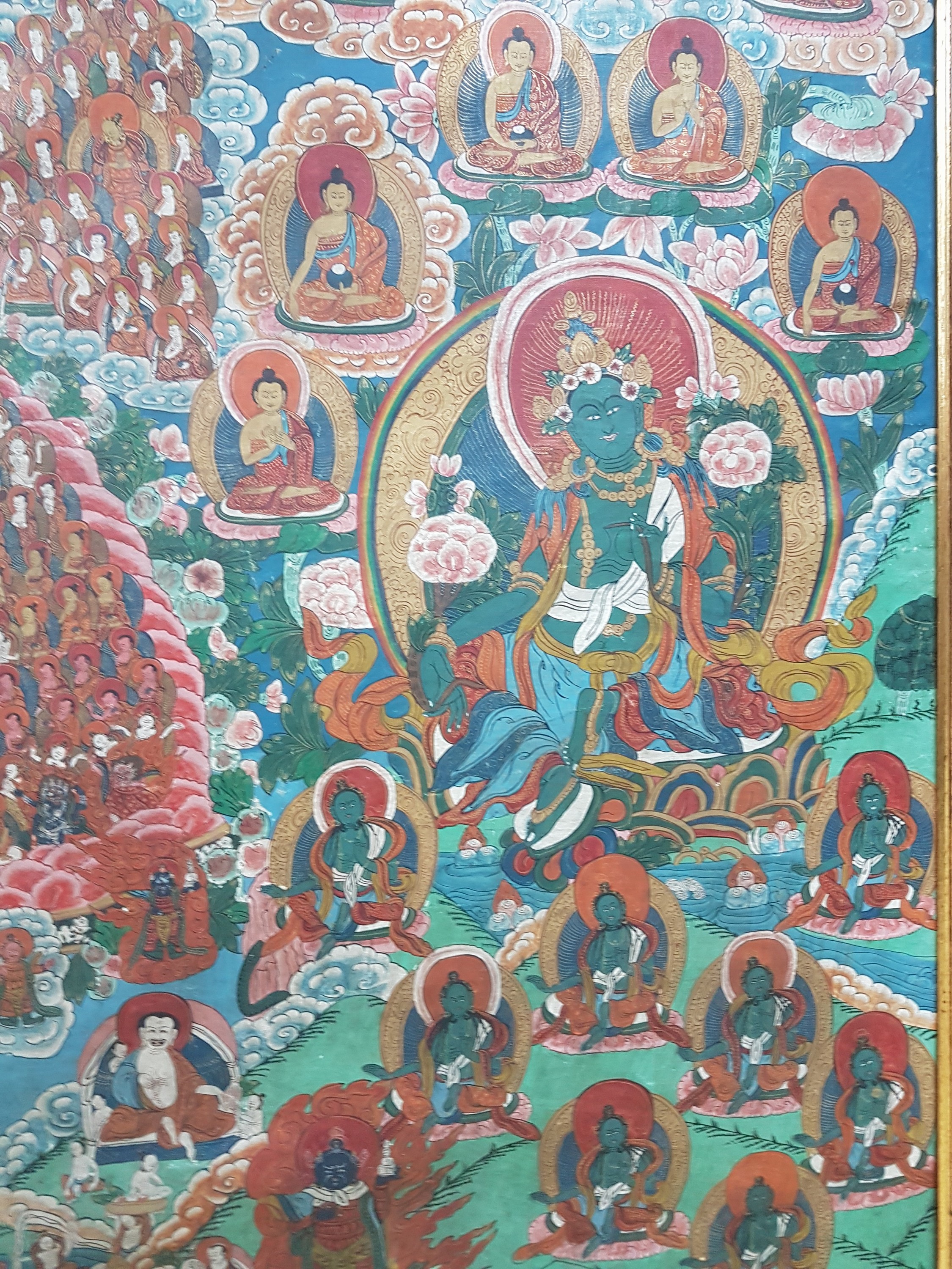 Detail b: Großer Thangka, Nepal, um 1900, vielfigurige Darstellung des buddhistischen Kosmos, mittig der Versammlungsbaum der 100 Götter, mit Lama und Buddha ...