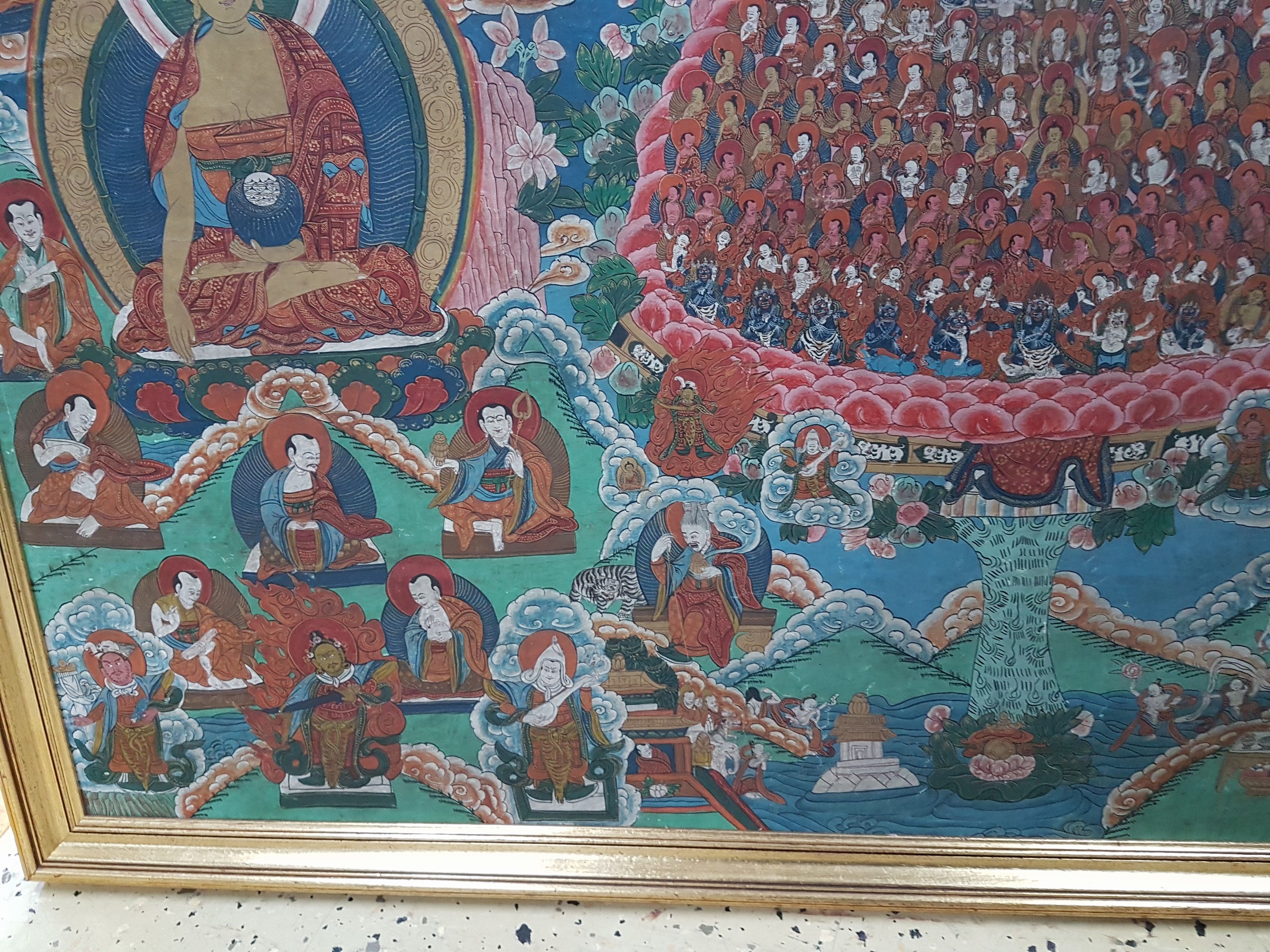 Detail e: Großer Thangka, Nepal, um 1900, vielfigurige Darstellung des buddhistischen Kosmos, mittig der Versammlungsbaum der 100 Götter, mit Lama und Buddha ...