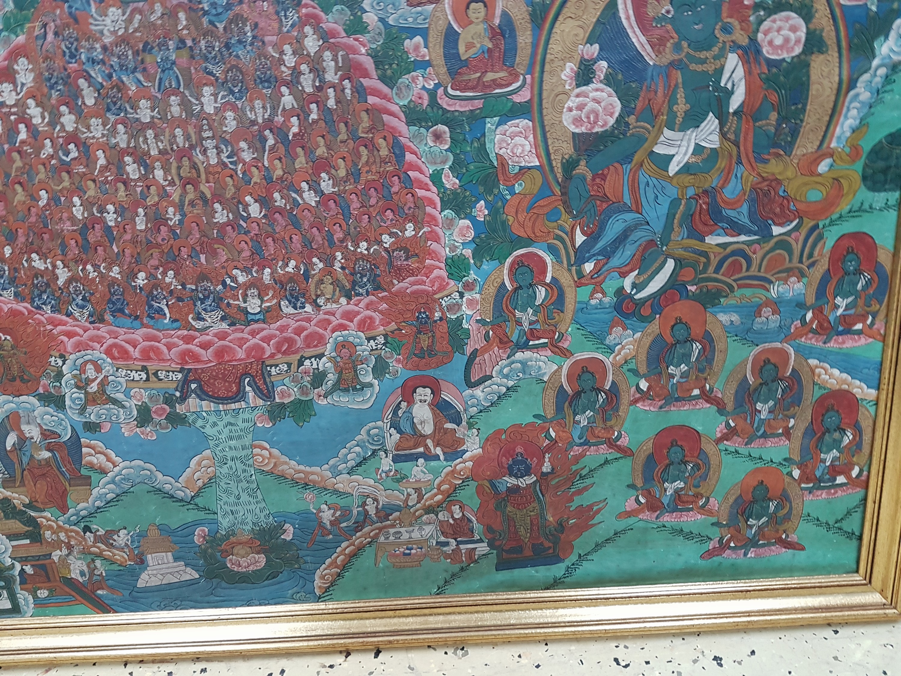 Detail f: Großer Thangka, Nepal, um 1900, vielfigurige Darstellung des buddhistischen Kosmos, mittig der Versammlungsbaum der 100 Götter, mit Lama und Buddha ...
