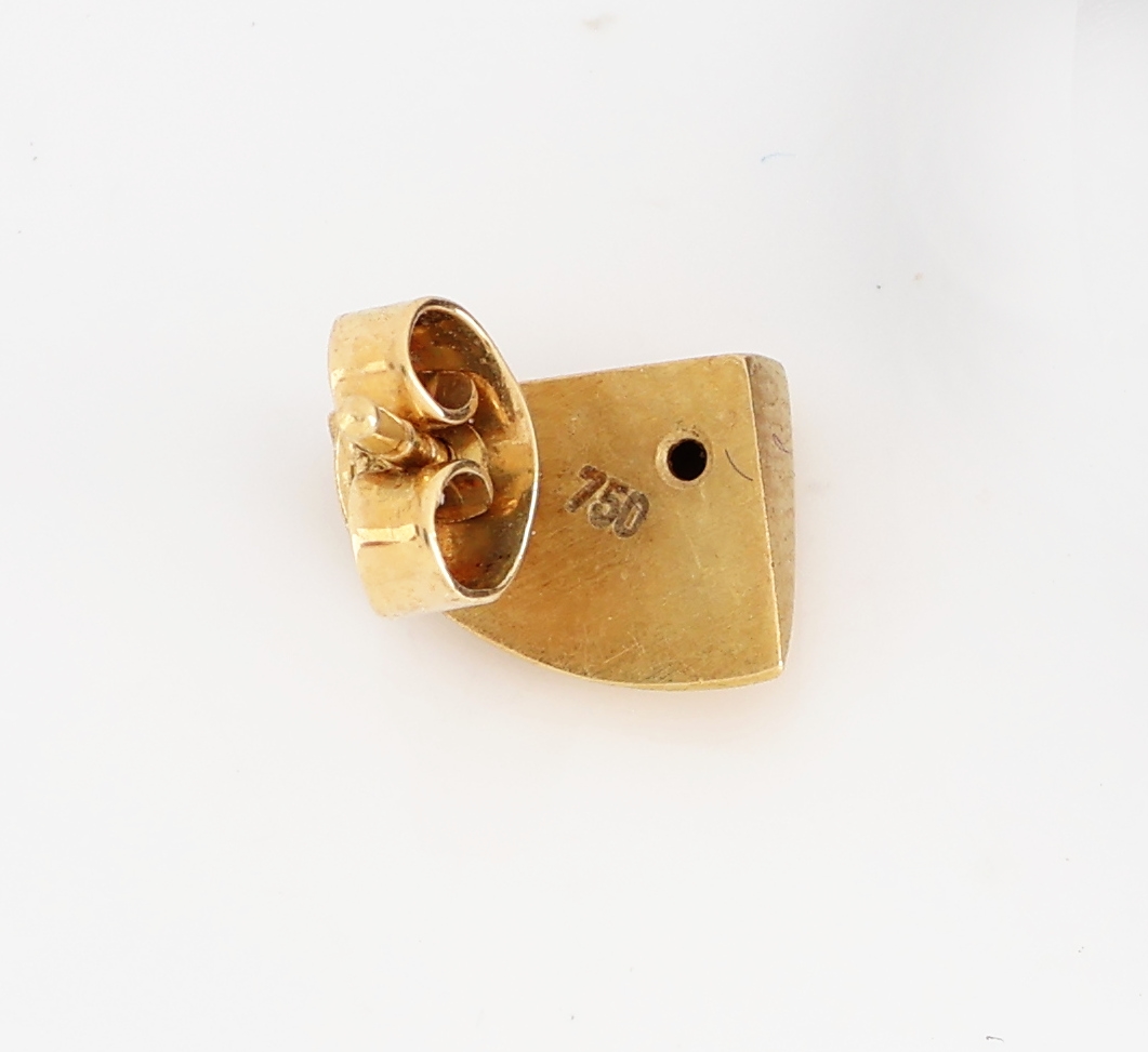 Detail c: Paar Design Ohrstecker, Silber gepr., und GG 750/000, 1 x kl. GG-Triangel, 1 x Silber, Topas-Triangel in GG gefasst, ausgefallener Entwurf, ca. 11.6 ...
