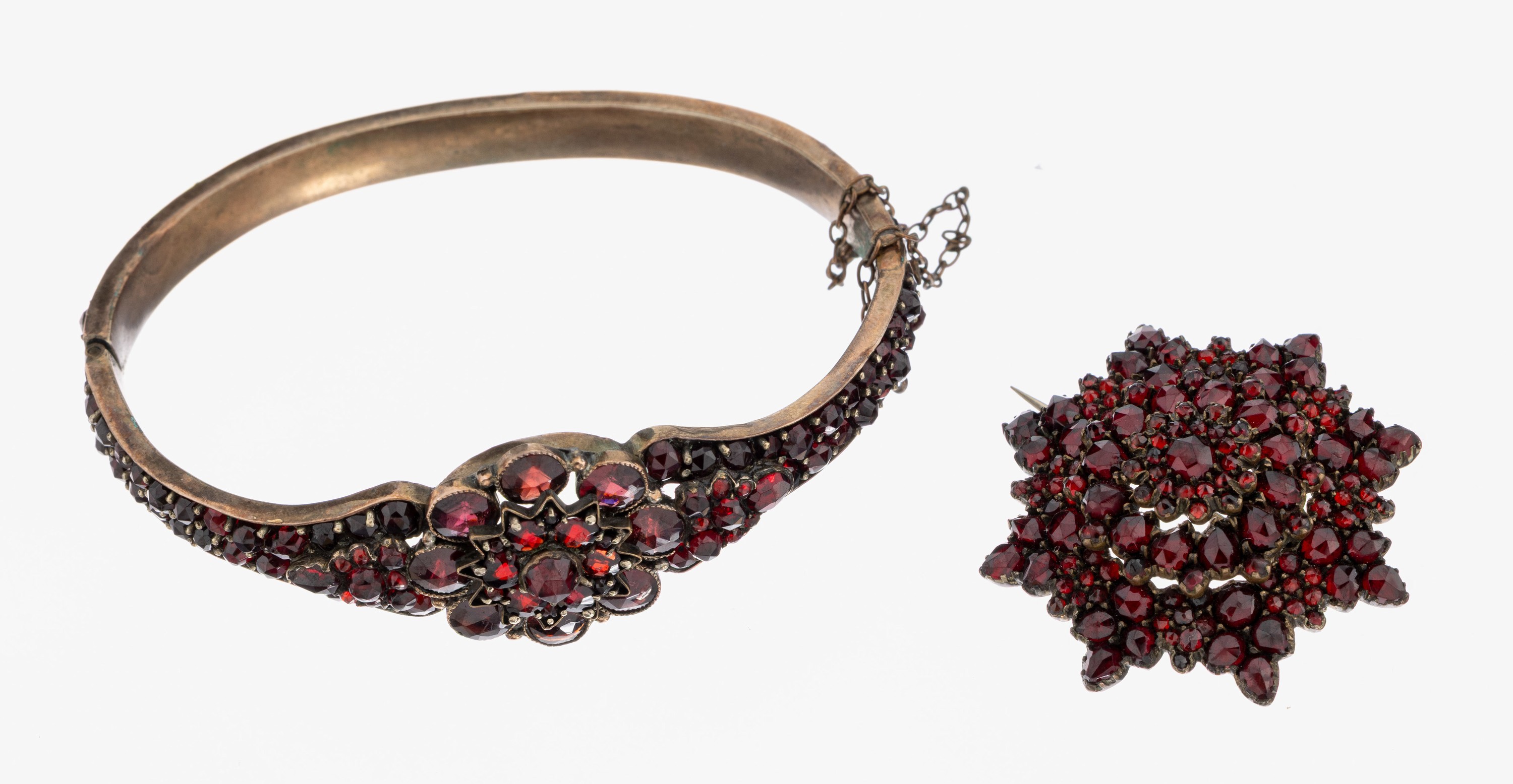 Image 27005762 - Granat-Konvolut, Böhmen um 1880, Tombak verg., best. aus: 1 Brosche, Aufbau in ...