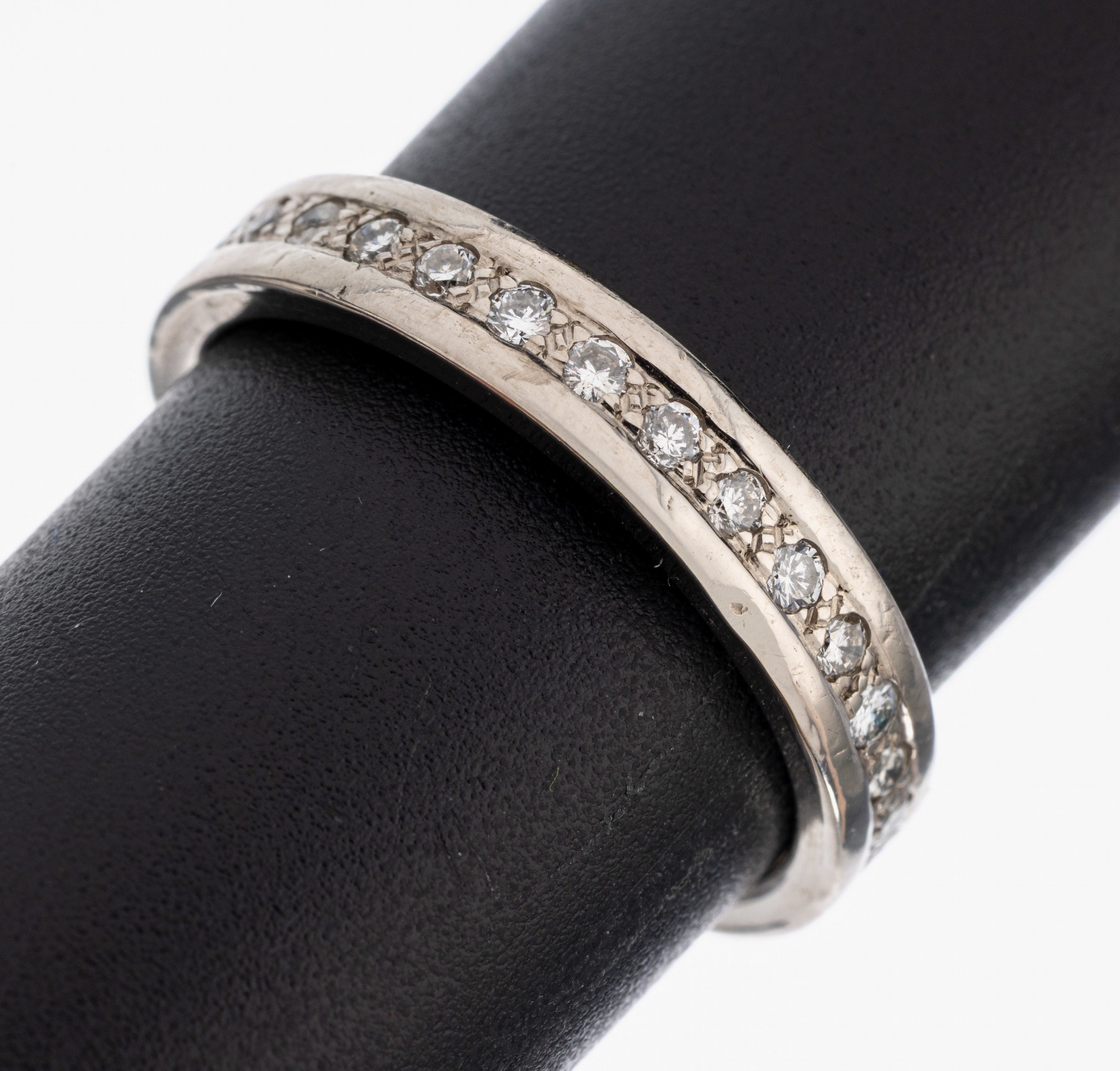 Image 27005768 - 18 kt Gold Brillant-Ring, WG 750/000, Brillanten zus. ca. 0.80 ct Weiß/si-p, RW 59, ...