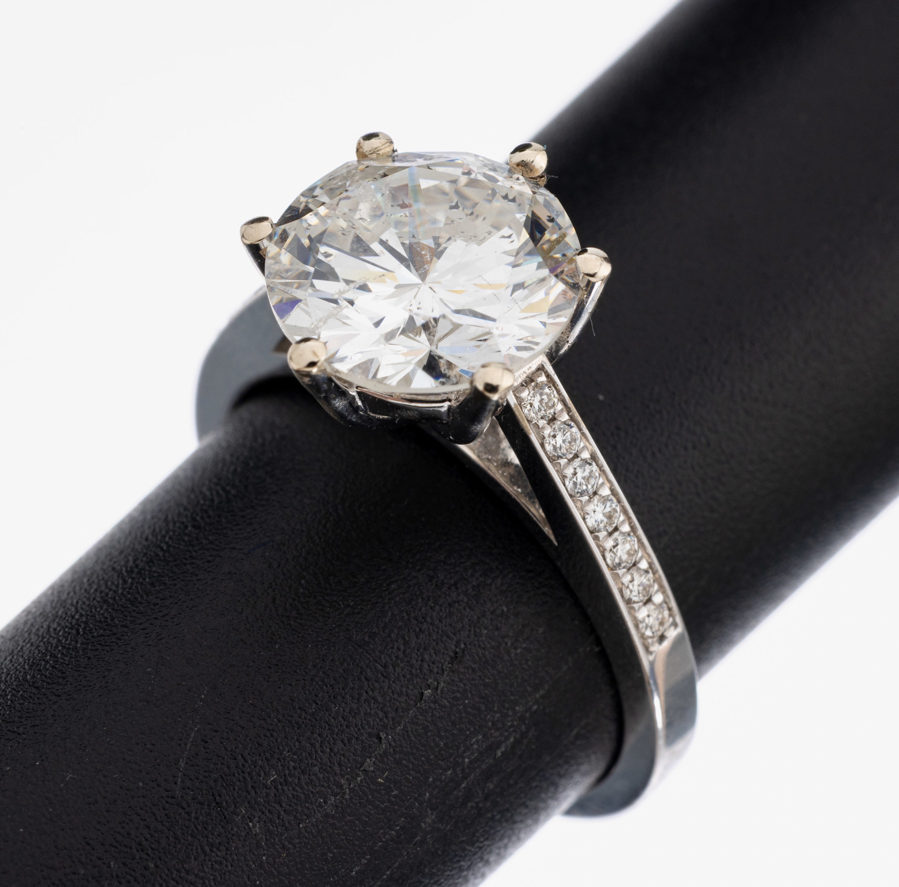 Image 27005776 - 18 kt Gold Brillant-Ring, WG 750/000, mittig Brillant ca. 4.07 ct l.get.Weiß(I)/p1, ...