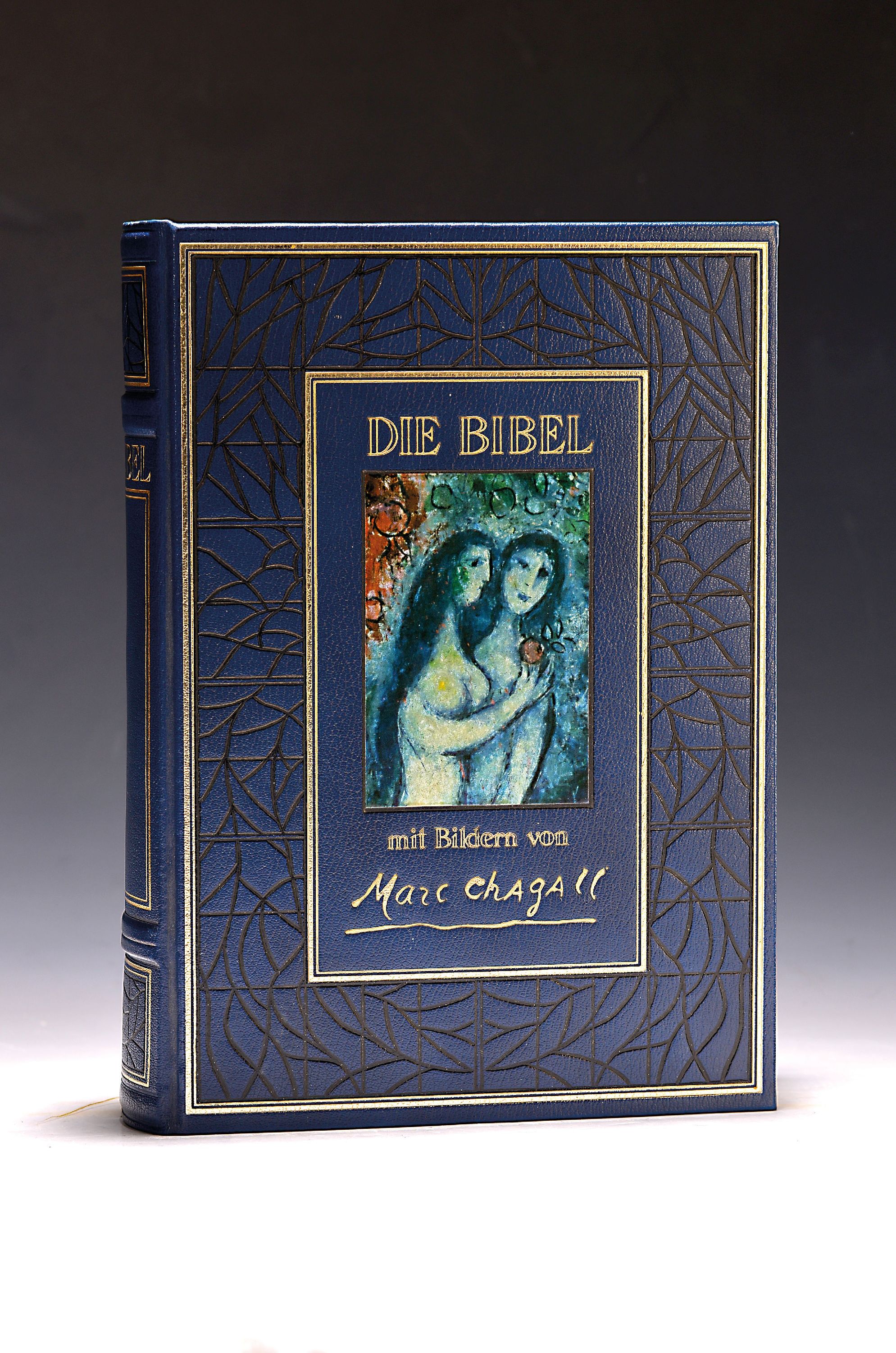 Detail k: Die Bibel, illustriert von Marc Chagall, Pattloch-Verlag 1990, mit zahlreichen Farbabbildungen, Dreikantgoldschnitt, blauer geprägter Ledereinband, ...