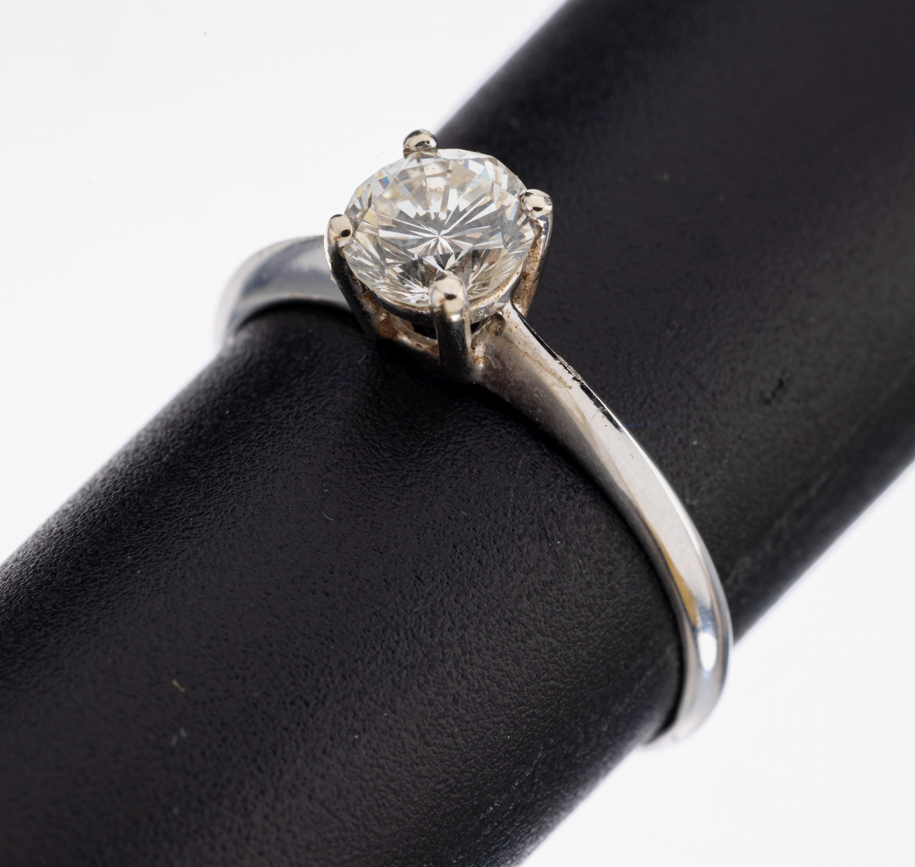 Image 27005791 - 14 kt Gold Brillant-Ring, WG 585/000, Brillant ca. 0.80 ct l.get.Weiß(I)/vvs2, RW 57, ...