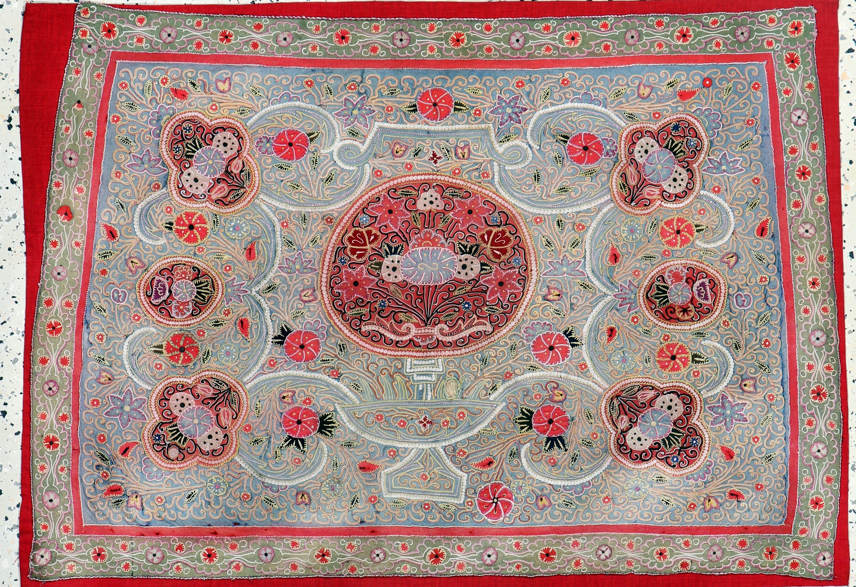 Image 27005797 - ´Rasht-Susani´antik, Persien, 19.Jhd, Seide-Baumwollstickerei, ca. 78 x 110 cm, EHZ:2-3