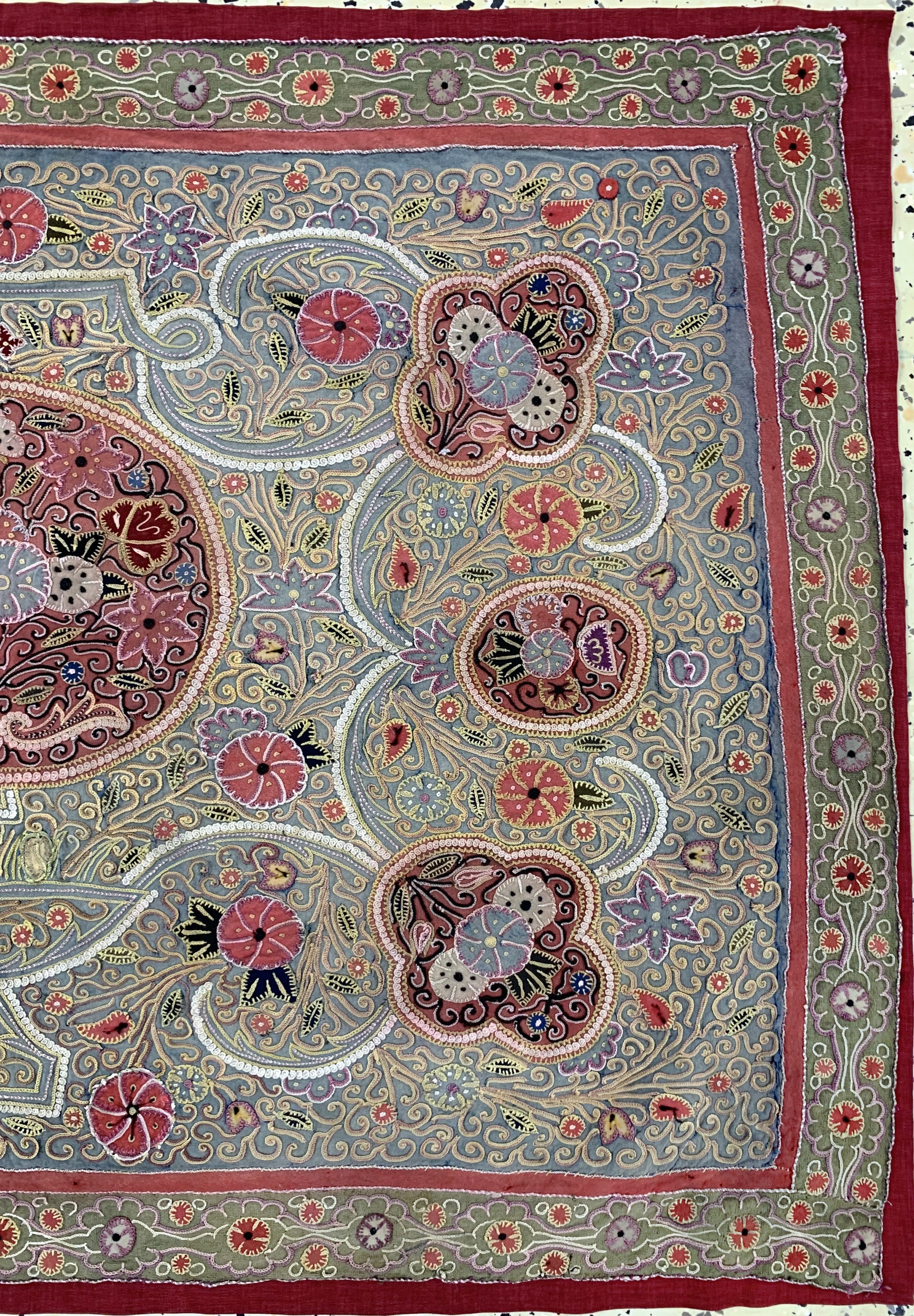 Detail a: "Rasht-Susani"antik, Persien, 19.Jhd, Seide-Baumwollstickerei, ca. 78 x 110 cm, EHZ:2-3