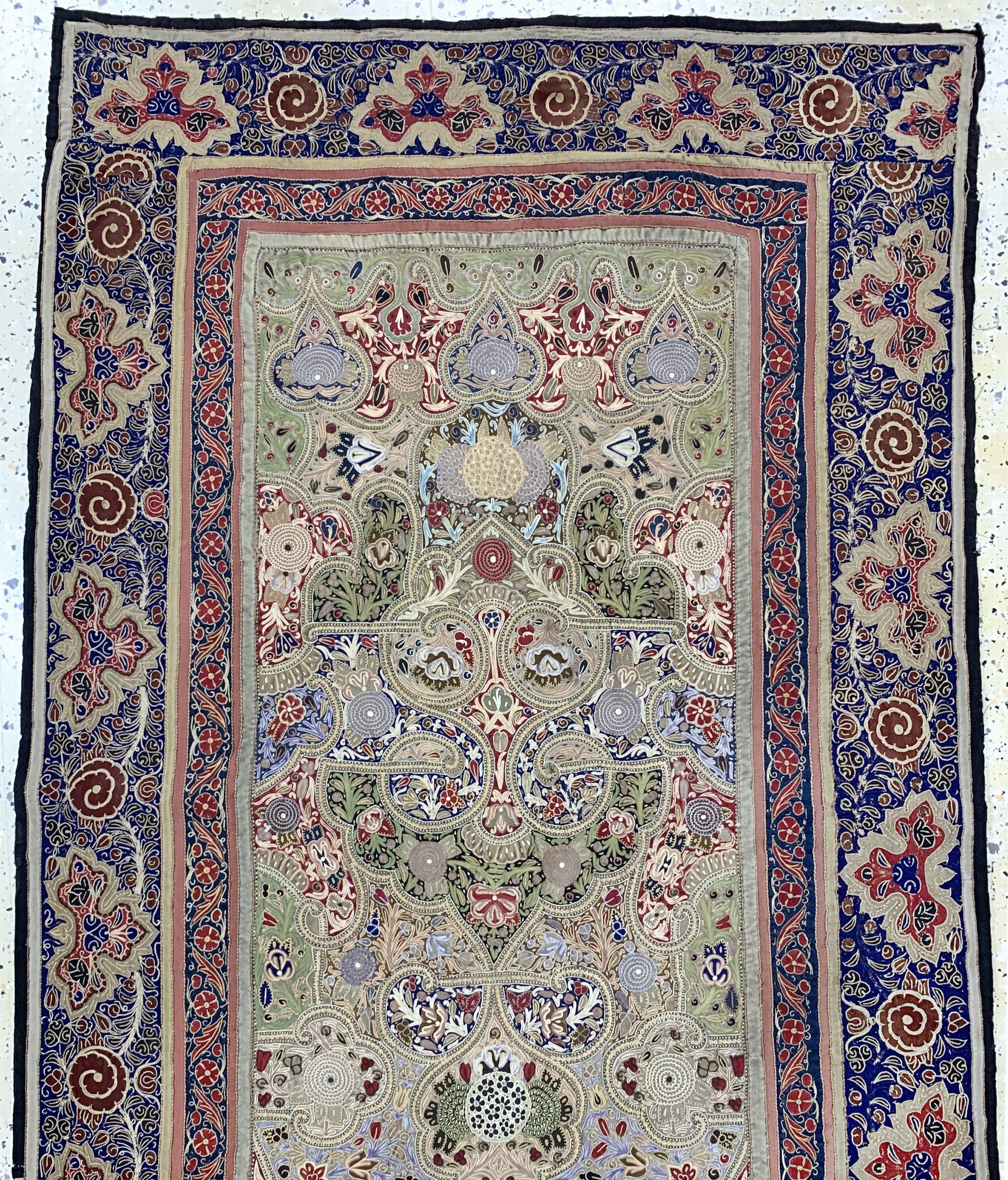 Detail a: Seltene"Rasht-Susani"antik, Persien, 19.Jhd, Seide-Baumwollstickerei, ca. 370 x 110cm, EHZ: 2-3