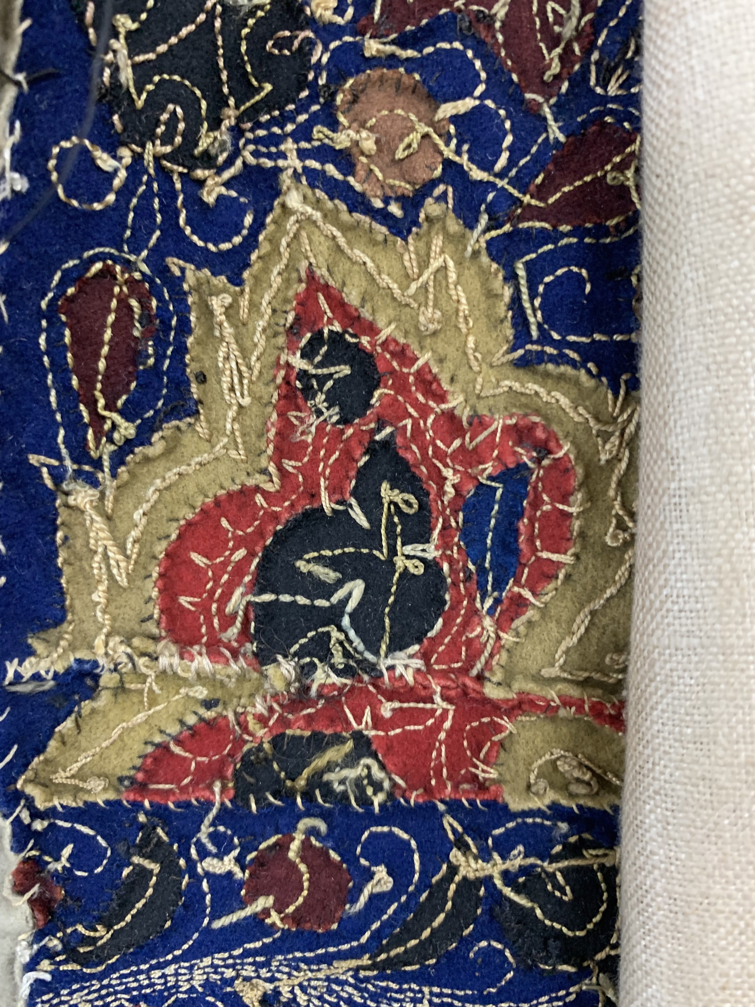 Detail j: Seltene"Rasht-Susani"antik, Persien, 19.Jhd, Seide-Baumwollstickerei, ca. 370 x 110cm, EHZ: 2-3