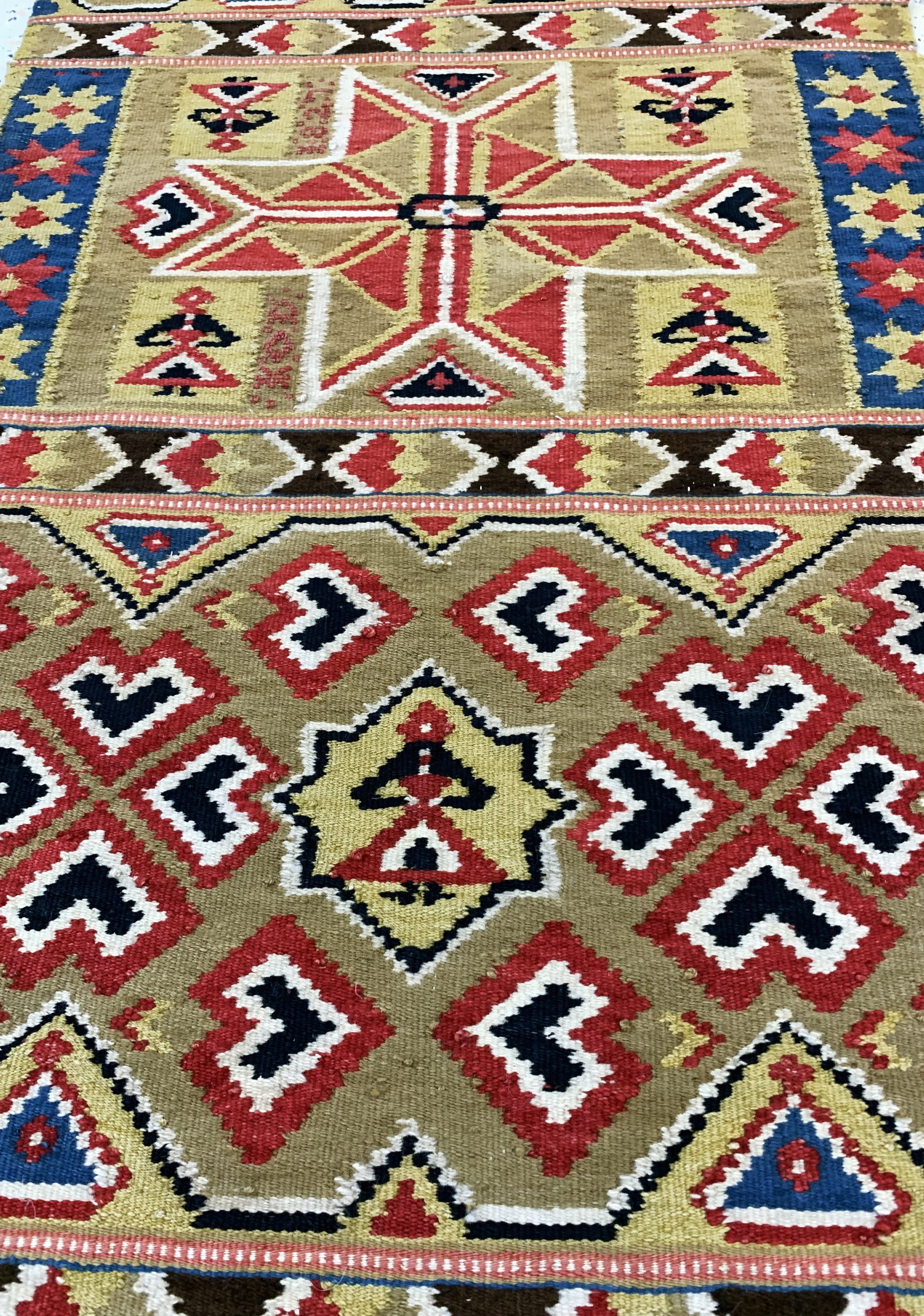 Detail d: Feine Rölakan Täcke antik, Südschweden, Skäne-Gebiet, 19.Jhd, Wolle gewebt auf Wolle, ca. 112 x 57 cm, EHZ: 1