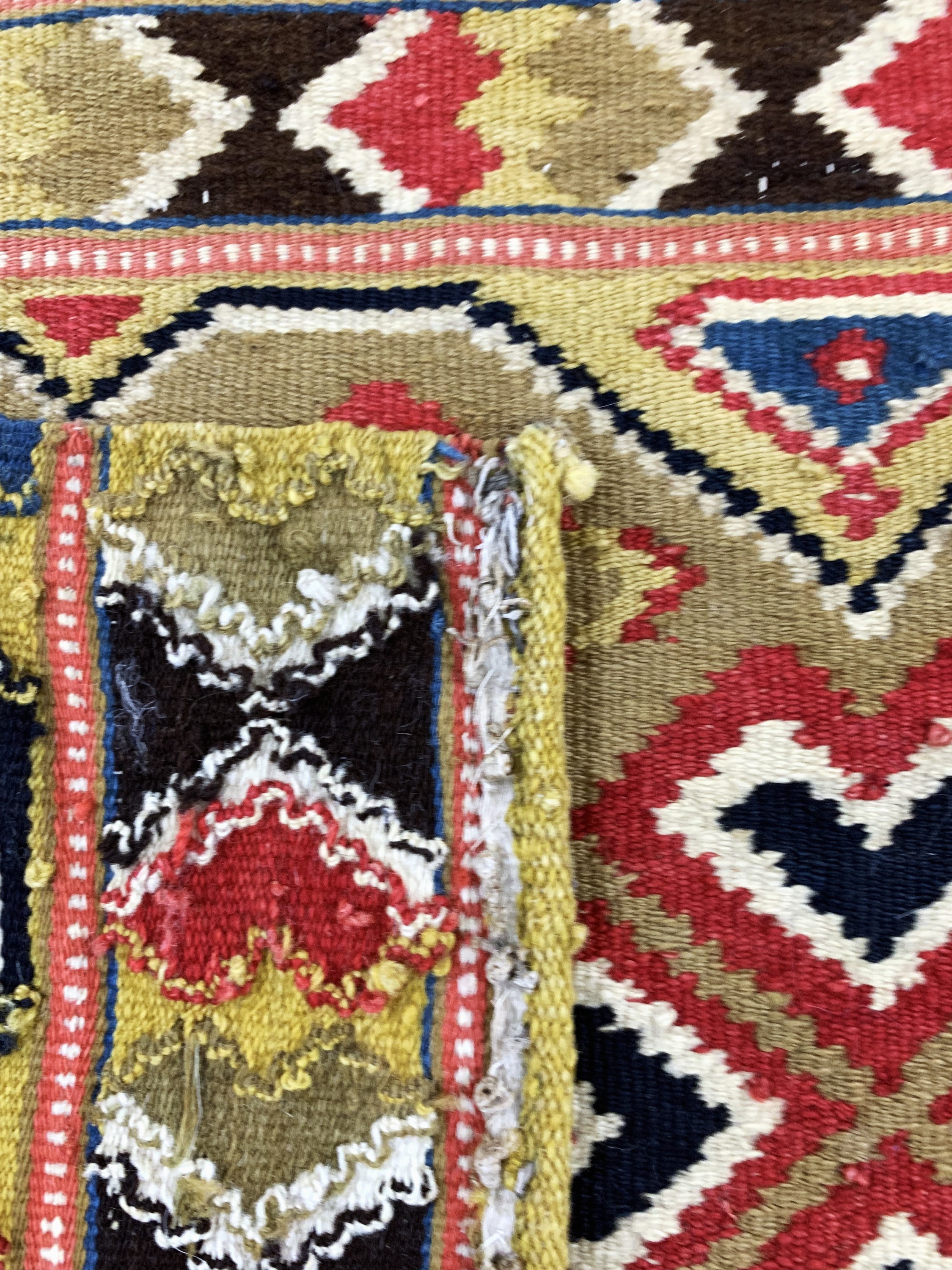Detail e: Feine Rölakan Täcke antik, Südschweden, Skäne-Gebiet, 19.Jhd, Wolle gewebt auf Wolle, ca. 112 x 57 cm, EHZ: 1
