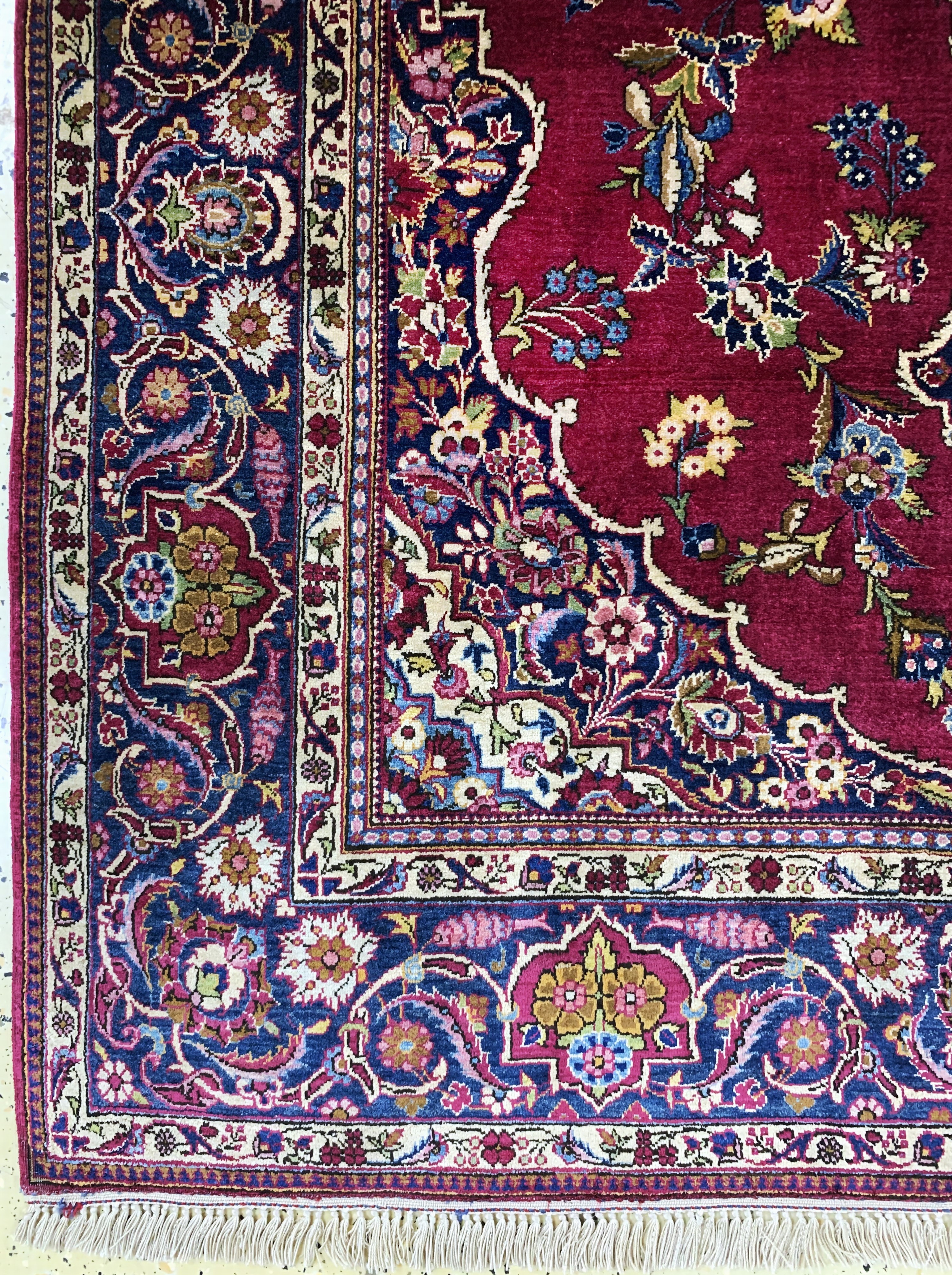 Detail b: Seiden Keschan fein alt, Persien, um 1920-1930, reine Naturseide, ca. 200 x 125 cm,EHZ: 1-2, (fachkundig gereinigt)