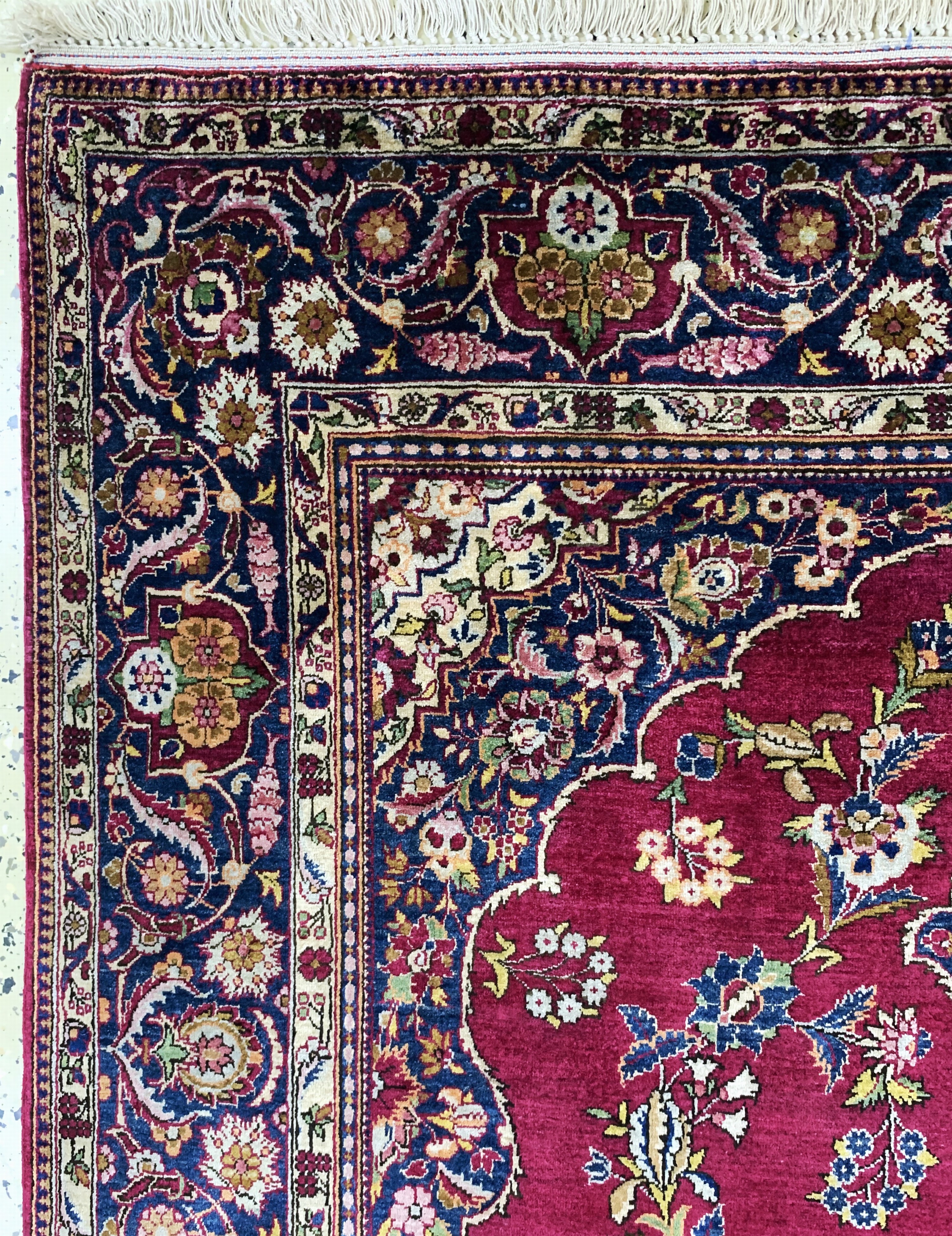 Detail d: Seiden Keschan fein alt, Persien, um 1920-1930, reine Naturseide, ca. 200 x 125 cm,EHZ: 1-2, (fachkundig gereinigt)