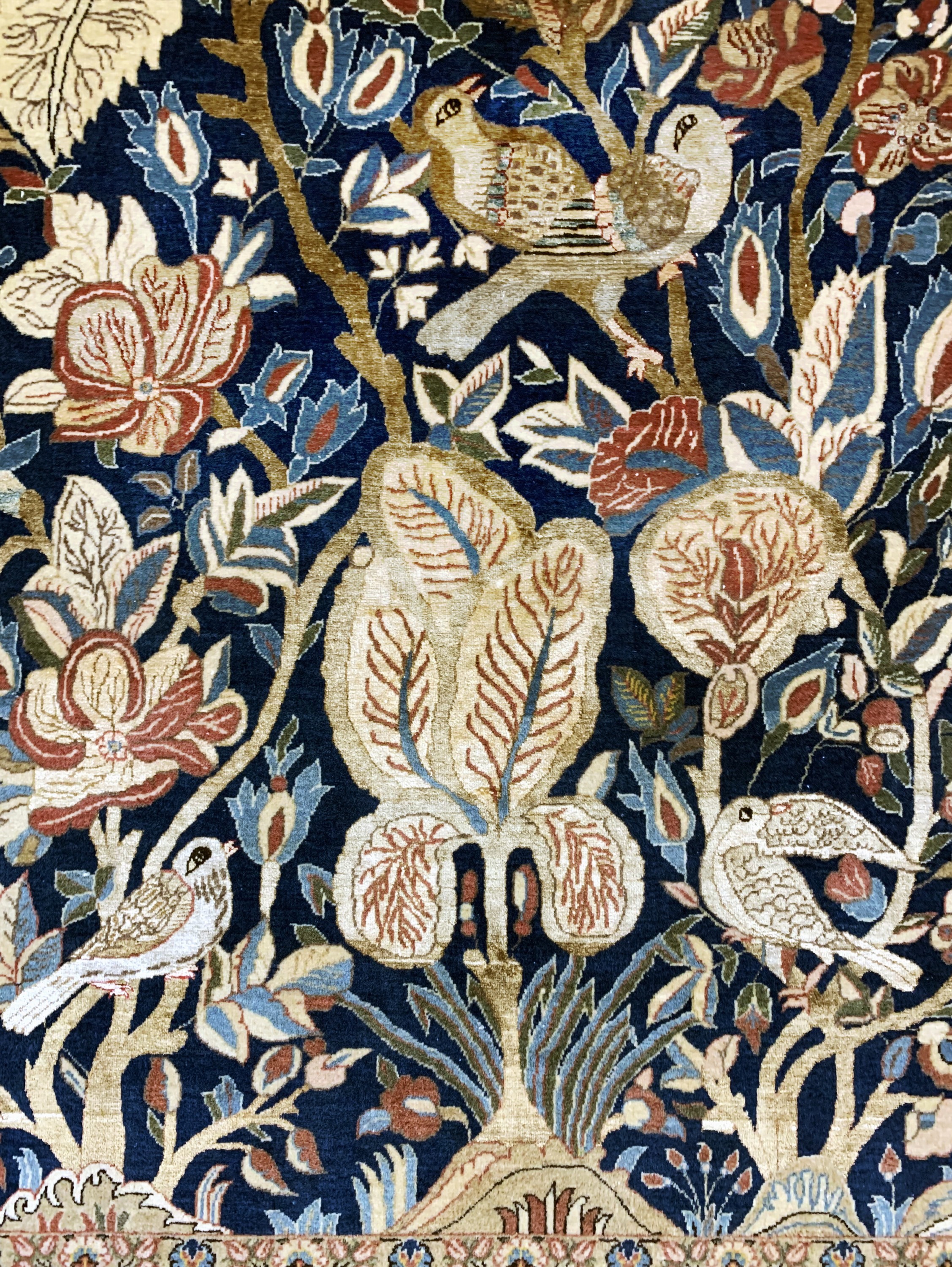 Detail c: Teheran fein, Persien, um 1920-1930, Korkwolle mit Seide, ca. 210 x 140 cm, EHZ: 1-2, (fachkundig gereinigt)