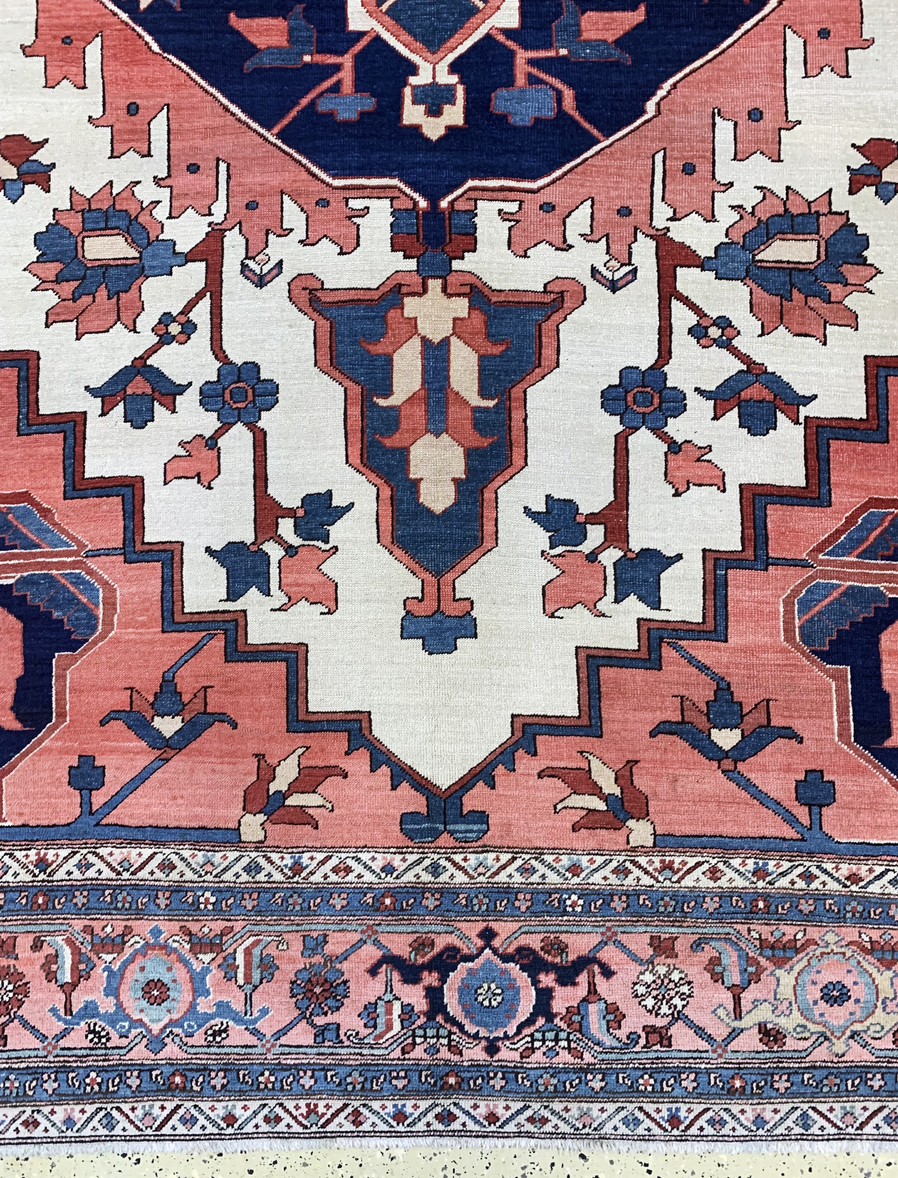 Detail b: Heriz"Serapi"antik, Persien, 19.Jhd, Wolle auf Baumwolle, ca. 395 x 280 cm, EHZ:(gleichmäßig dünn), fachkundig gereinigt.