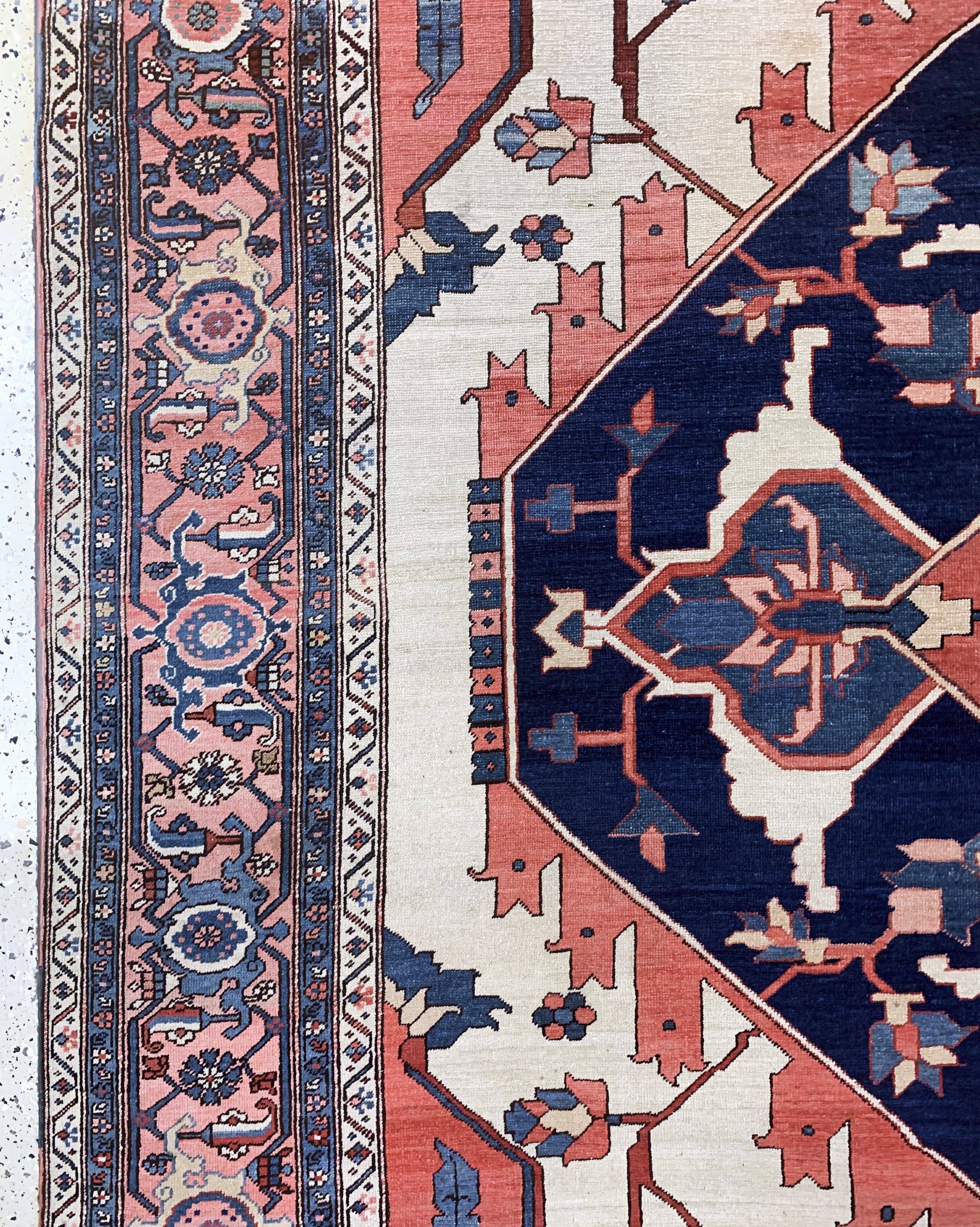Detail d: Heriz"Serapi"antik, Persien, 19.Jhd, Wolle auf Baumwolle, ca. 395 x 280 cm, EHZ:(gleichmäßig dünn), fachkundig gereinigt.