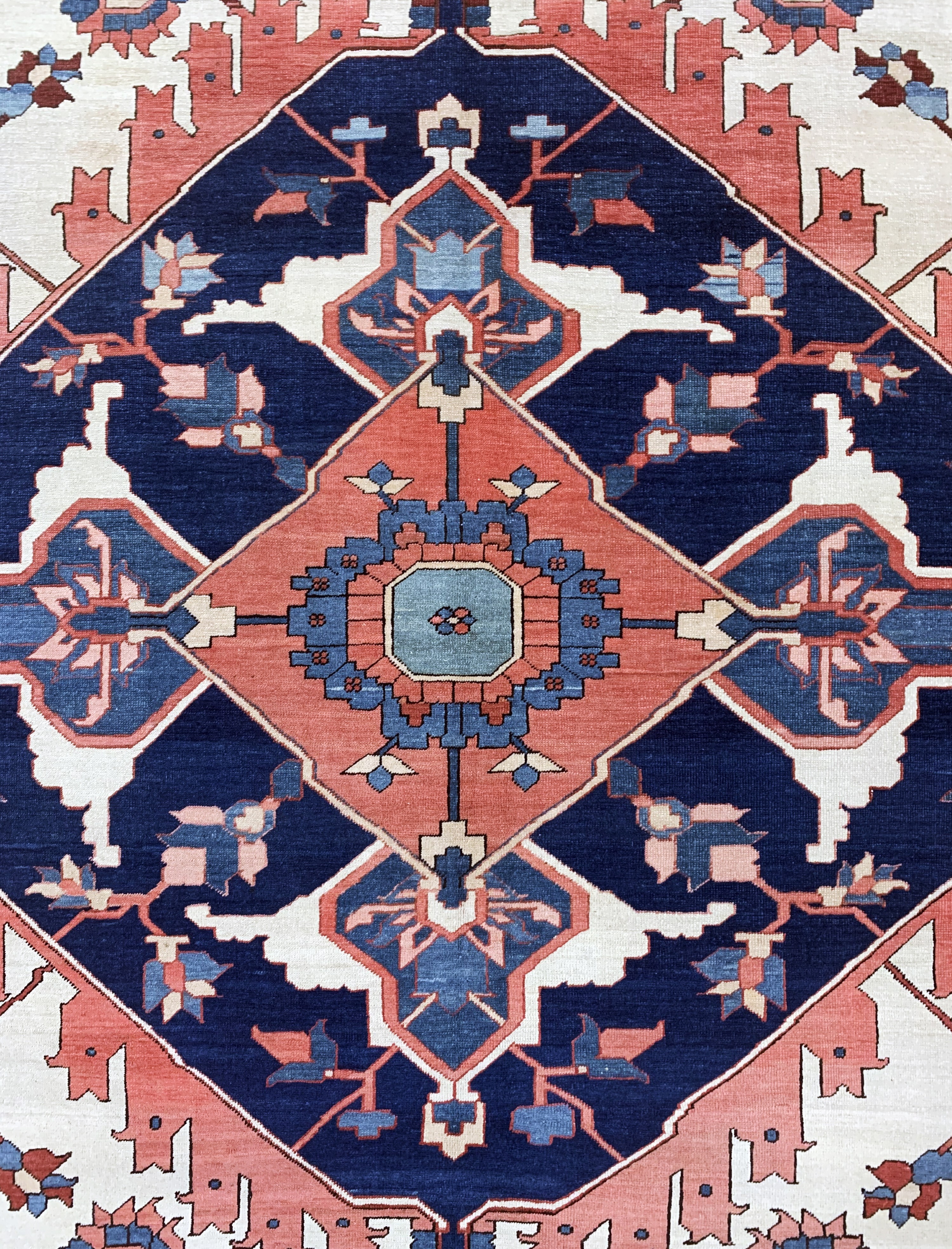 Detail e: Heriz"Serapi"antik, Persien, 19.Jhd, Wolle auf Baumwolle, ca. 395 x 280 cm, EHZ:(gleichmäßig dünn), fachkundig gereinigt.