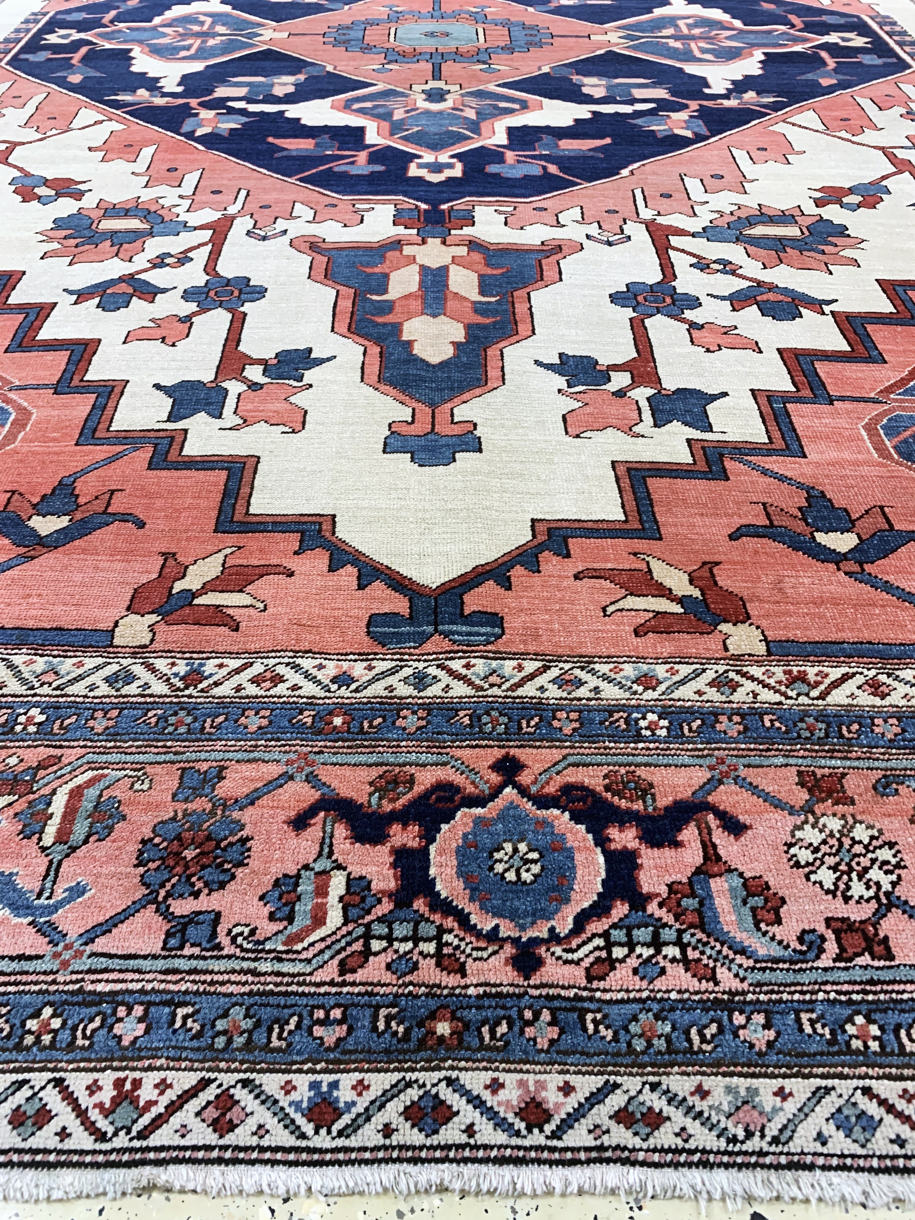 Detail k: Heriz"Serapi"antik, Persien, 19.Jhd, Wolle auf Baumwolle, ca. 395 x 280 cm, EHZ:(gleichmäßig dünn), fachkundig gereinigt.