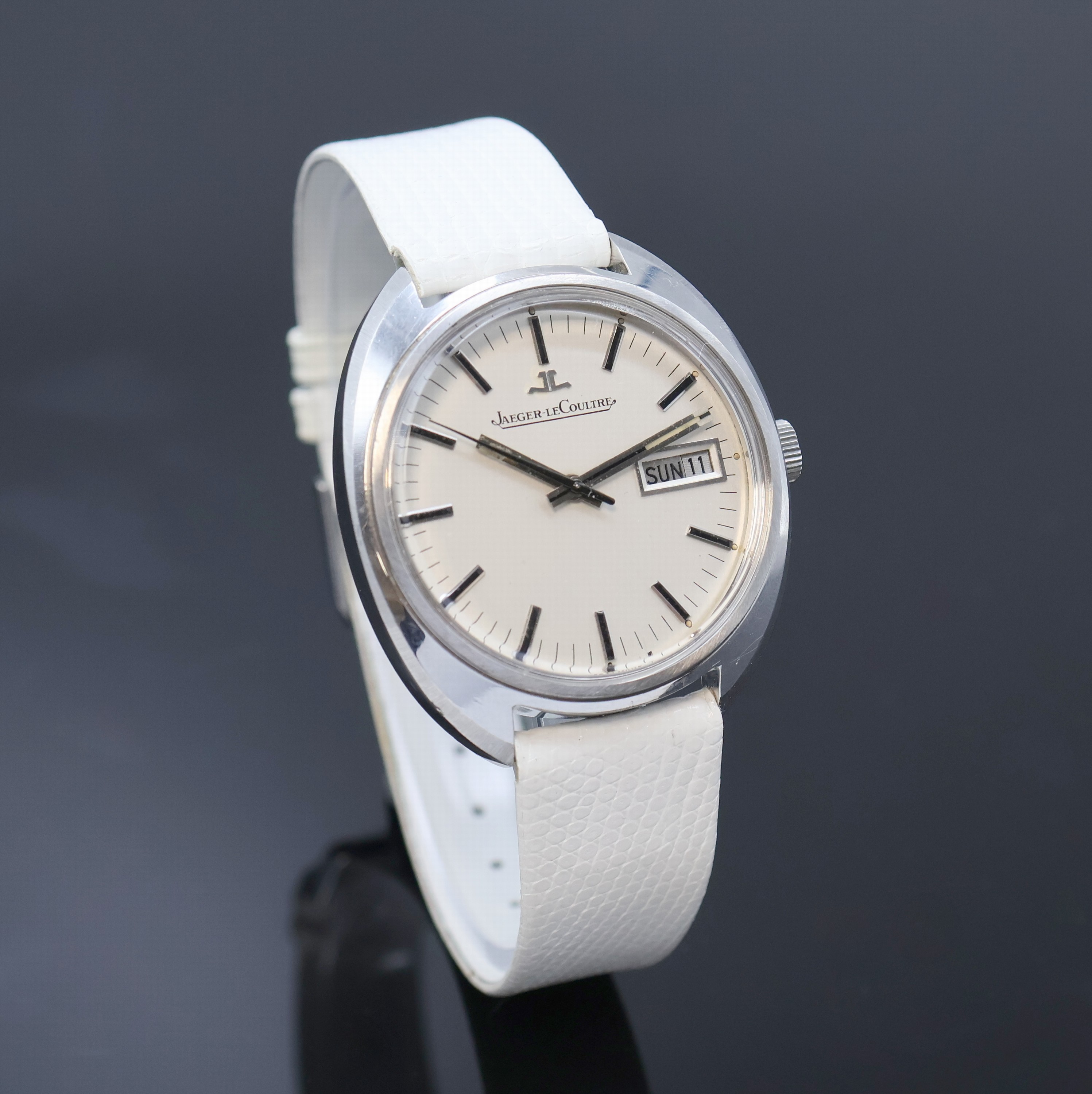 Detail b: Jaeger-LeCoultre Chronometre Referenz 24002-42seltene Herrenarmbanduhr in Stahl, Schweiz um 1975, Automatik, unpoliertes Geh., verschr. Boden bez. ...