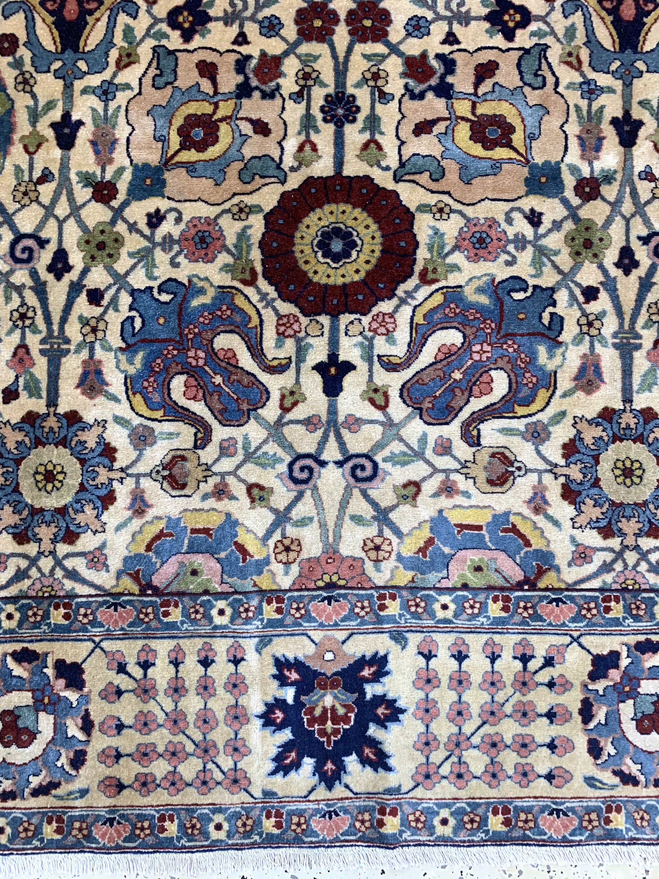 Detail c: Täbriz Kork fein Persien, signiert"Ghalibafie Ghanadi", um 1920-1930, Korkwolle auf Baumwolle, ca. 305 x 225 cm, EHZ: 1-2, (fachkundig ...