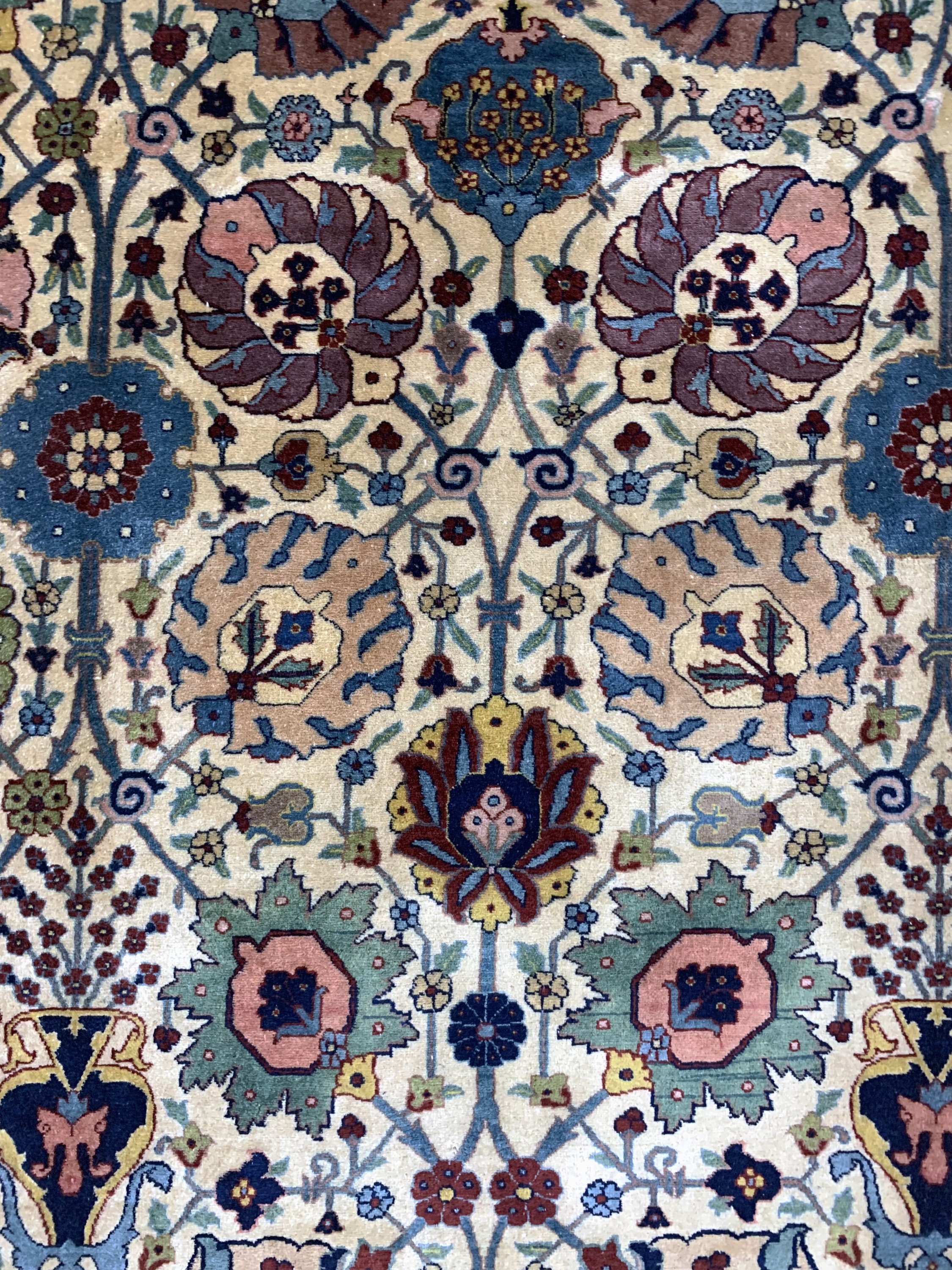 Detail e: Täbriz Kork fein Persien, signiert"Ghalibafie Ghanadi", um 1920-1930, Korkwolle auf Baumwolle, ca. 305 x 225 cm, EHZ: 1-2, (fachkundig ...
