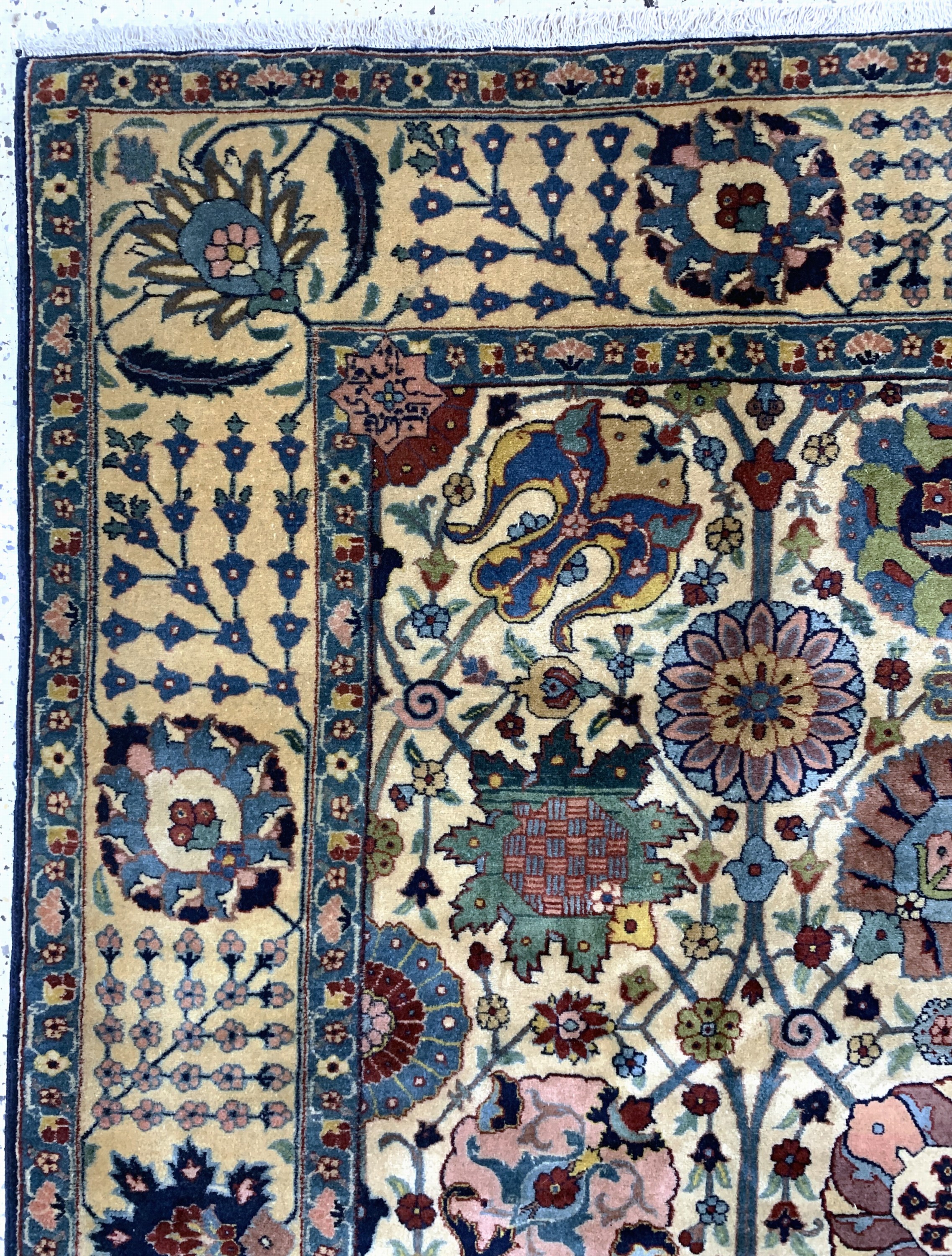 Detail g: Täbriz Kork fein Persien, signiert"Ghalibafie Ghanadi", um 1920-1930, Korkwolle auf Baumwolle, ca. 305 x 225 cm, EHZ: 1-2, (fachkundig ...