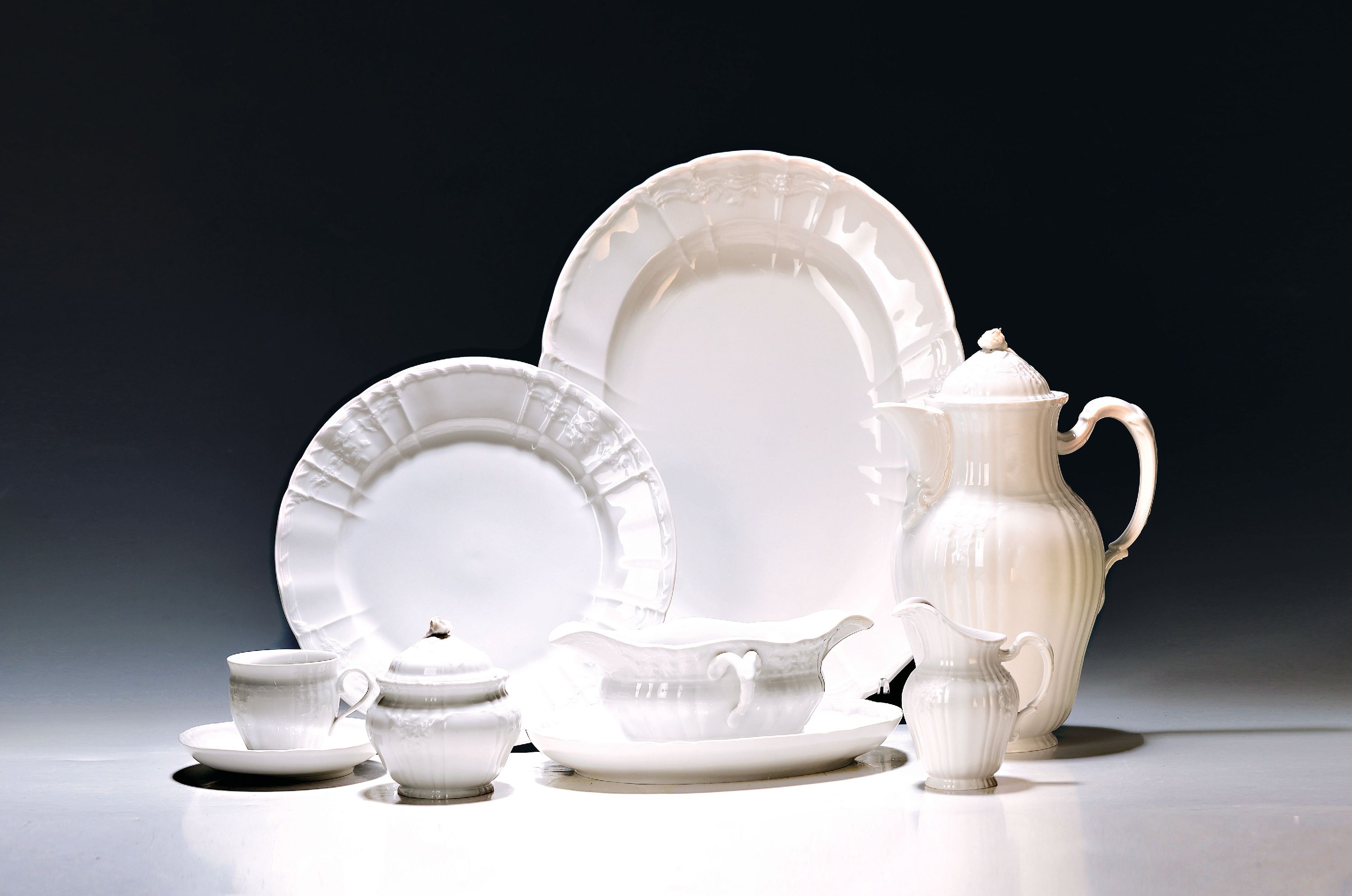 Image 27005859 - Umfangreiches Speise- und Kaffeeservice, KPM Berlin, Dekor Rocaille, 20.Jh., ...