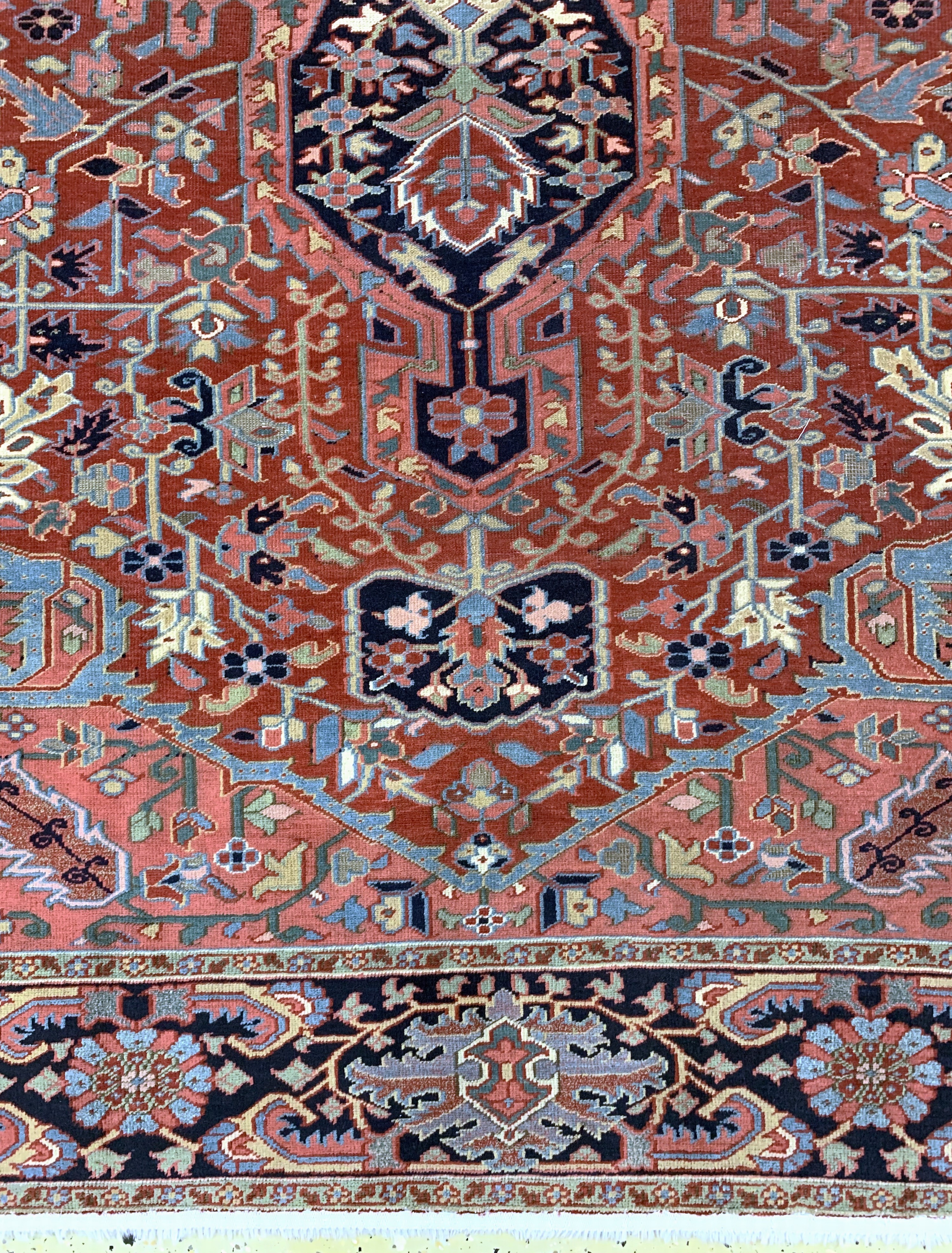 Detail b: Heriz"Sharabian"antik Persien, Sakineh-Khanoom Design, 19.Jhd, Wolle auf Baumwolle, ca. 349 x 251 cm, EHZ:(gleichmäßig dünn), ...