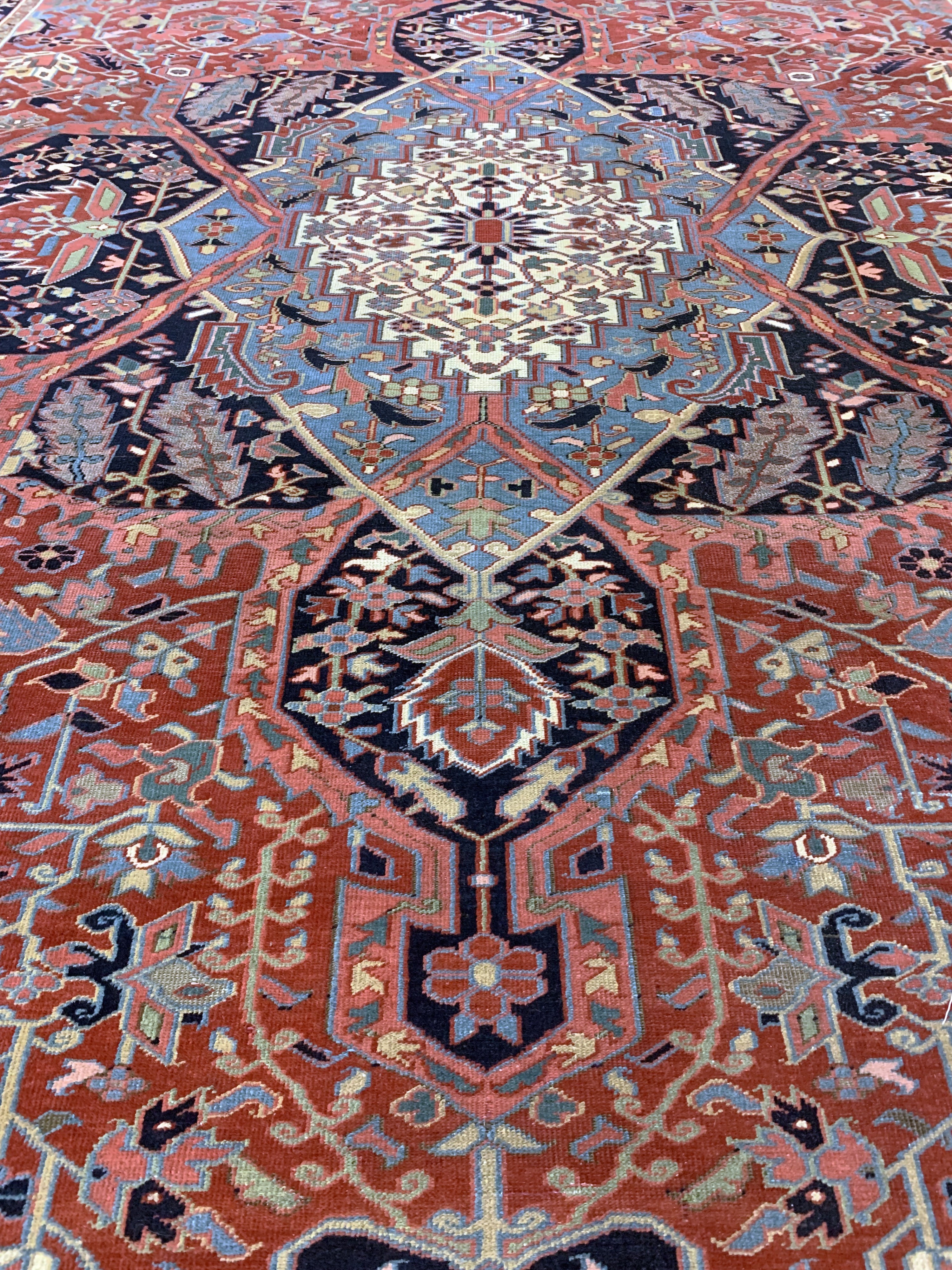 Detail j: Heriz"Sharabian"antik Persien, Sakineh-Khanoom Design, 19.Jhd, Wolle auf Baumwolle, ca. 349 x 251 cm, EHZ:(gleichmäßig dünn), ...