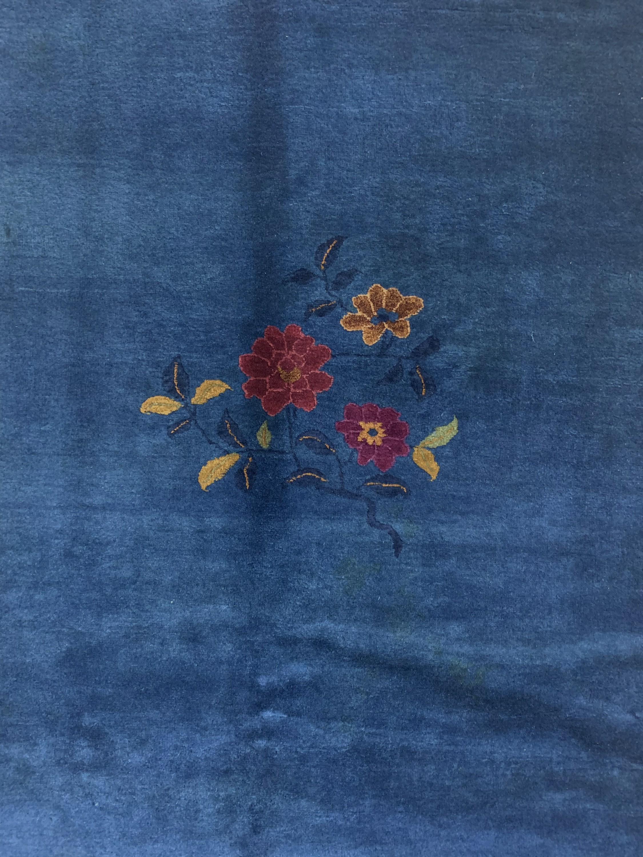 Detail c: Antiker Peking, China, um 1900, Korkwolle auf Baumwolle, ca. 345 x 250 cm, EHZ: 2, (fachkundig gereinigt)