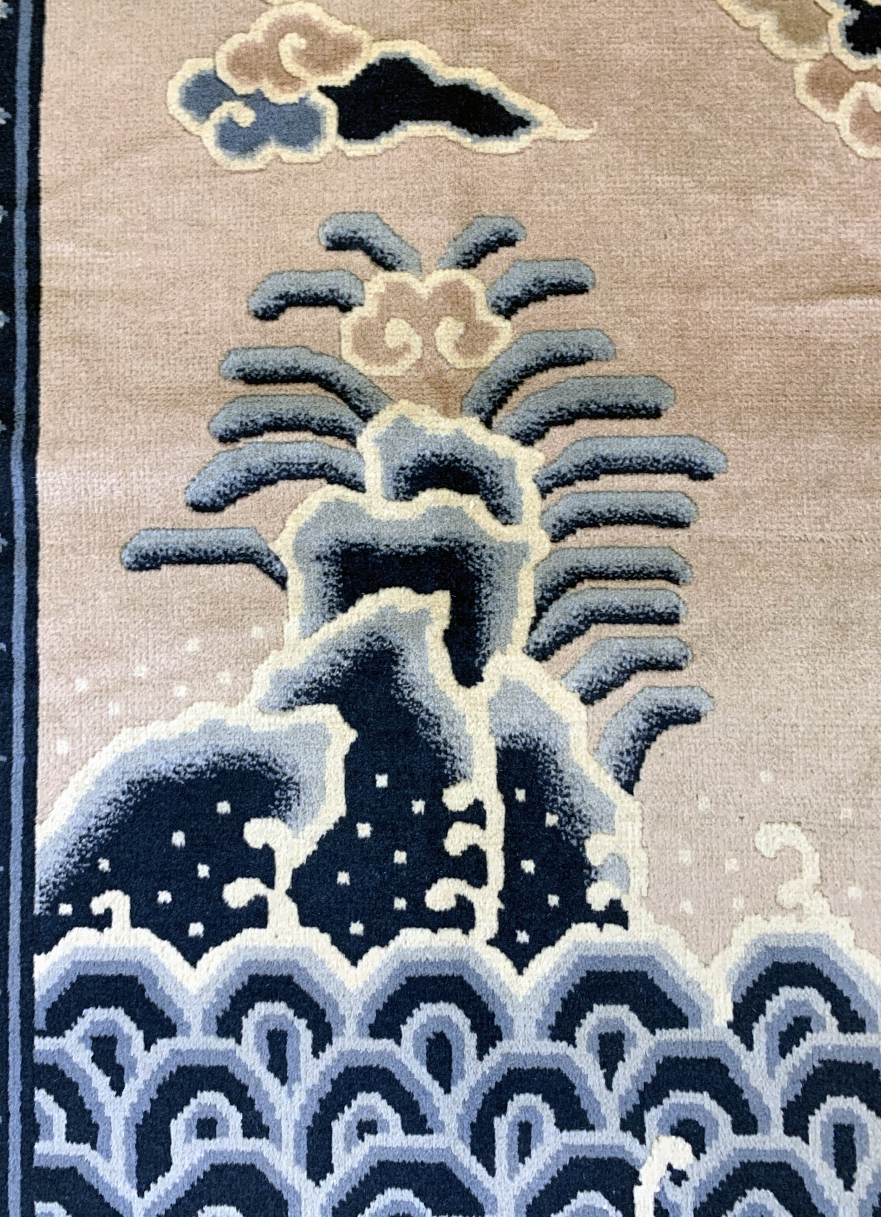 Detail d: Ning-Hsia alt, China, um 1930-1940, Wolle auf Baumwolle, ca. 245 x 167 cm, EHZ: 1-2, (fachkundig gereinigt)