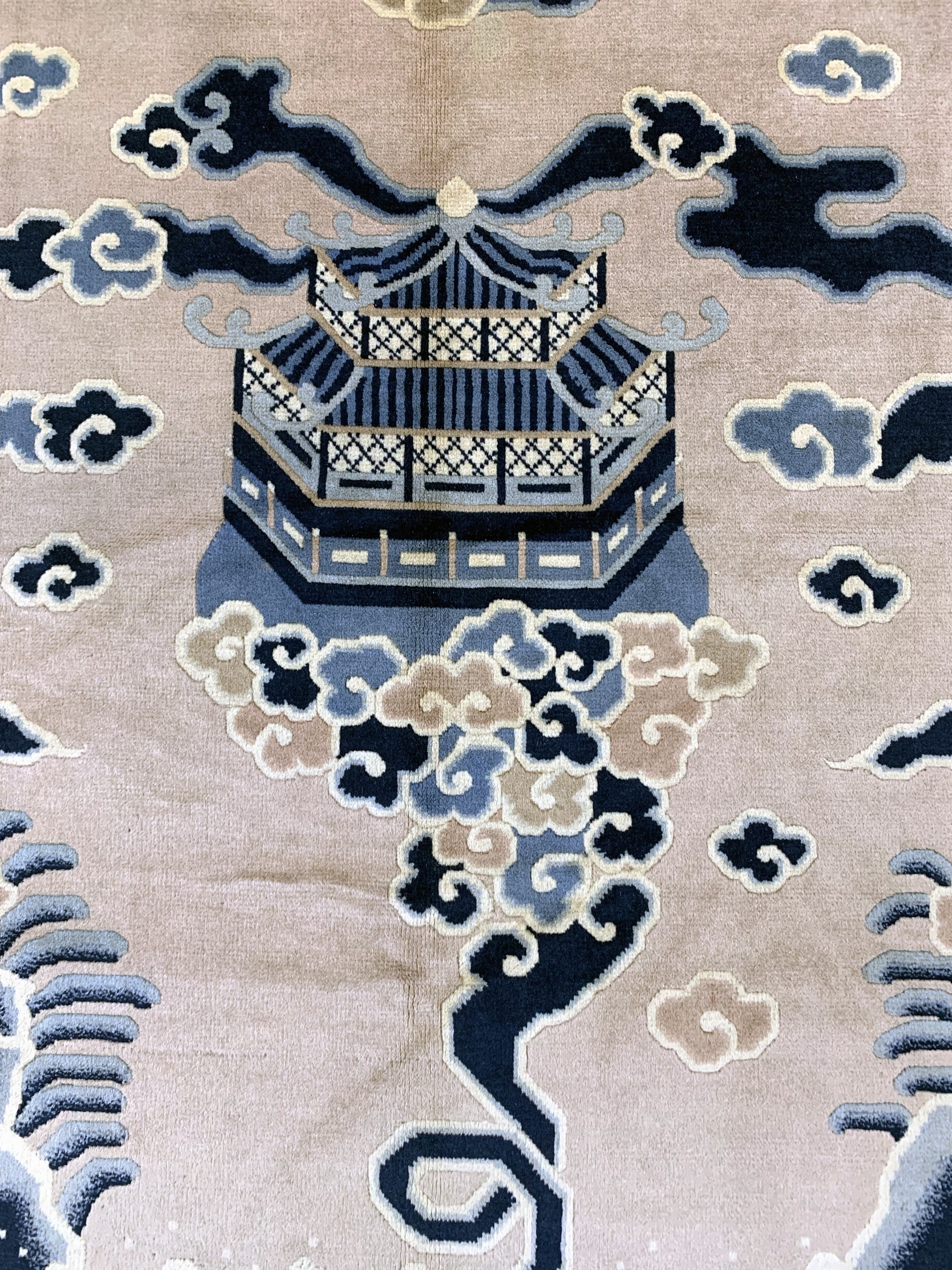 Detail e: Ning-Hsia alt, China, um 1930-1940, Wolle auf Baumwolle, ca. 245 x 167 cm, EHZ: 1-2, (fachkundig gereinigt)