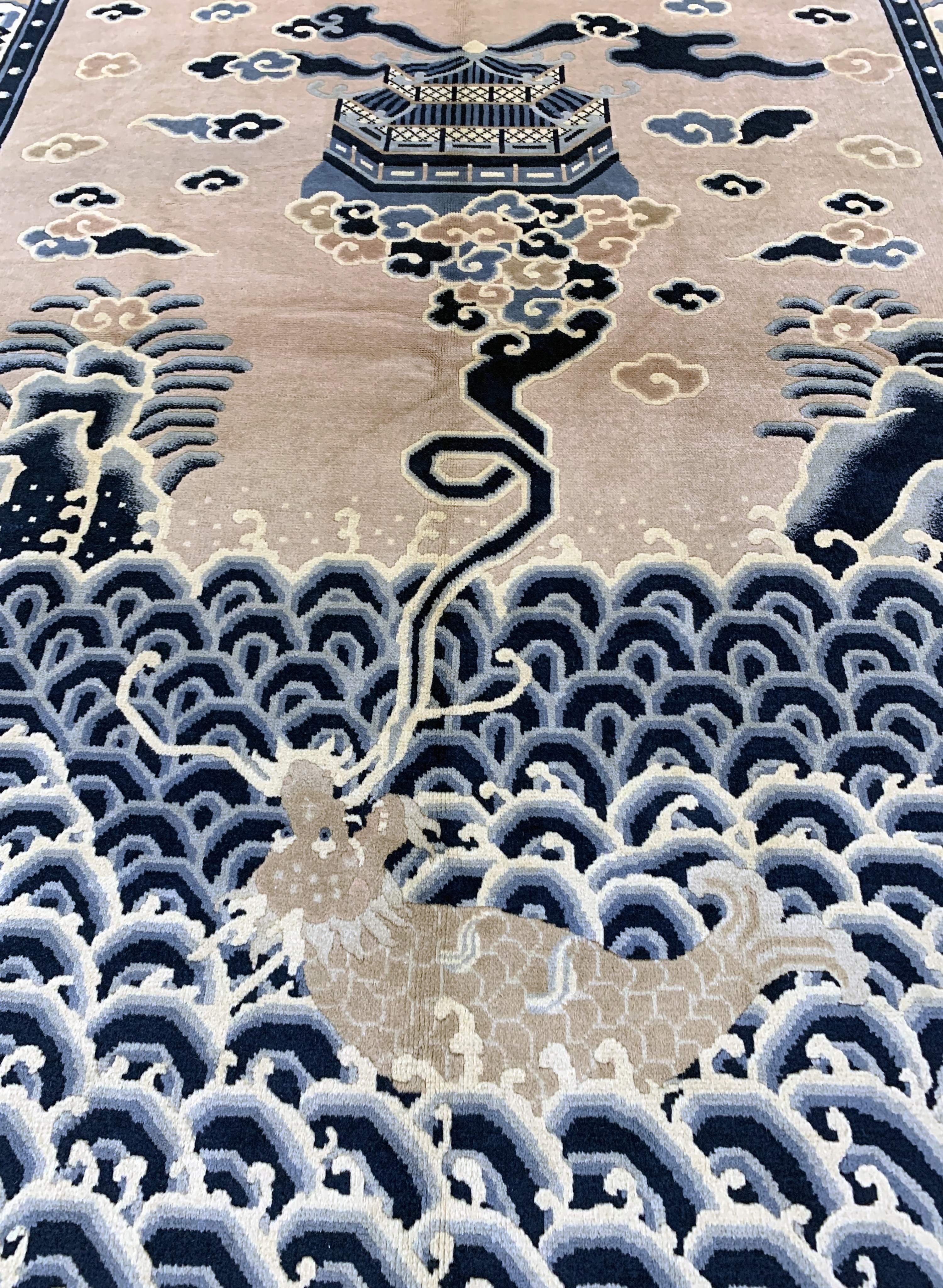 Detail h: Ning-Hsia alt, China, um 1930-1940, Wolle auf Baumwolle, ca. 245 x 167 cm, EHZ: 1-2, (fachkundig gereinigt)