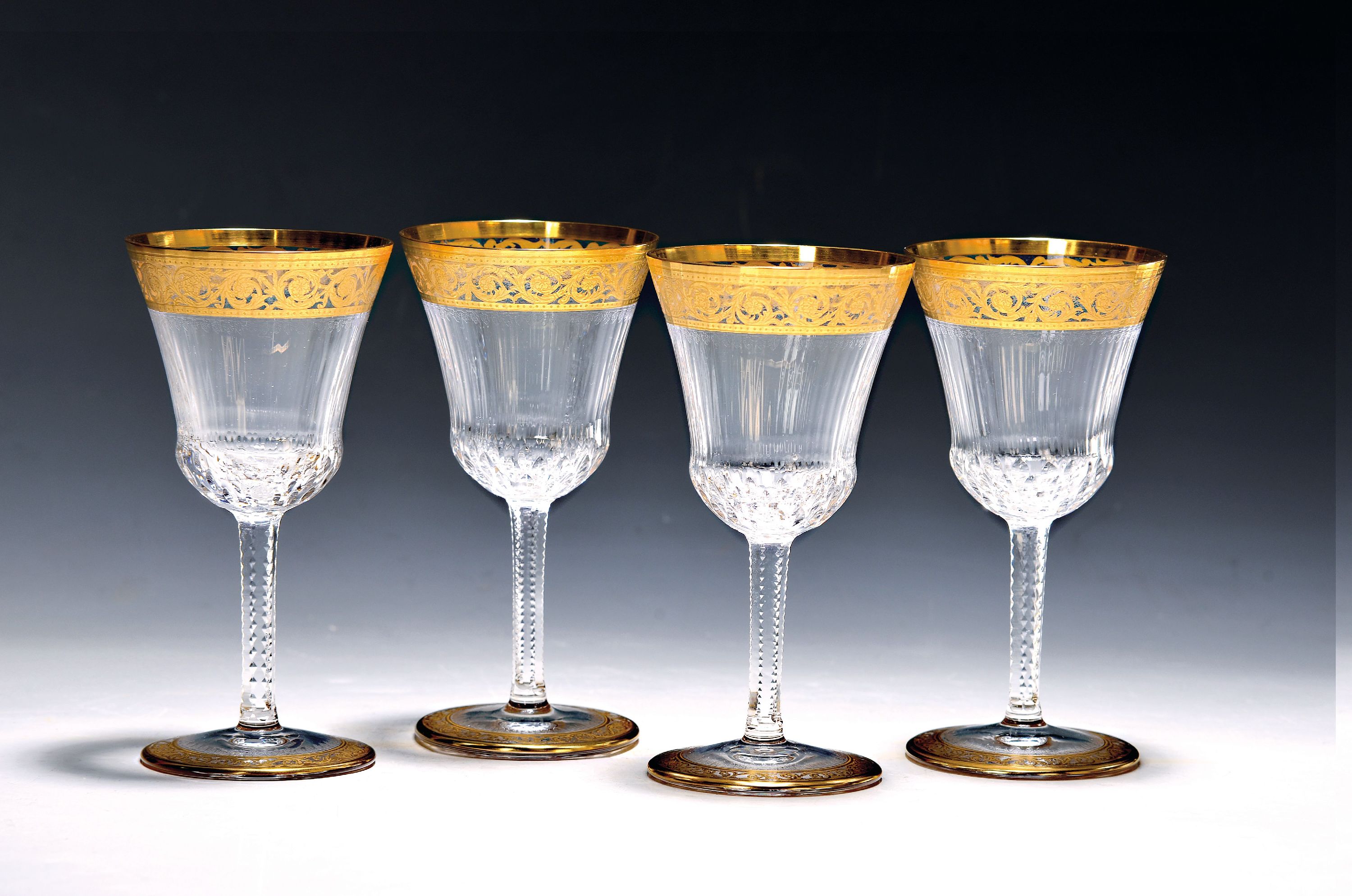 Image 27005896 - 7 Weingläser, Saint Louis, Dekor Thistle, farbloses Kristallglas, fein geätzte ...