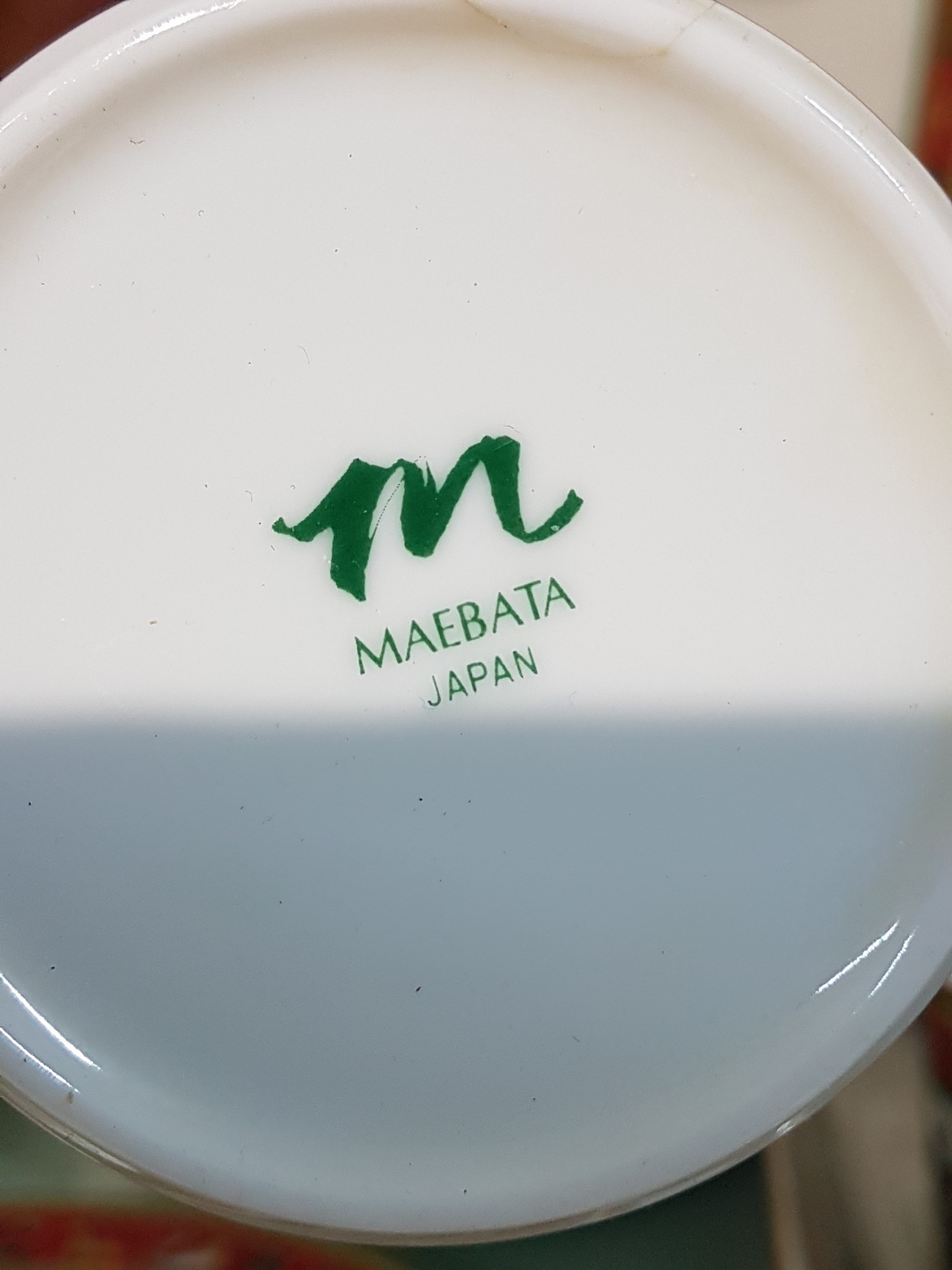 Detail h: Weihnachtsservice/Kaffeeservice, Japan, Maebata, für 11 Personen, Porzellan, umlaufender Weihnachtsdekor in Rot, Grün und Gold: Kaffeekanne, 12 ...